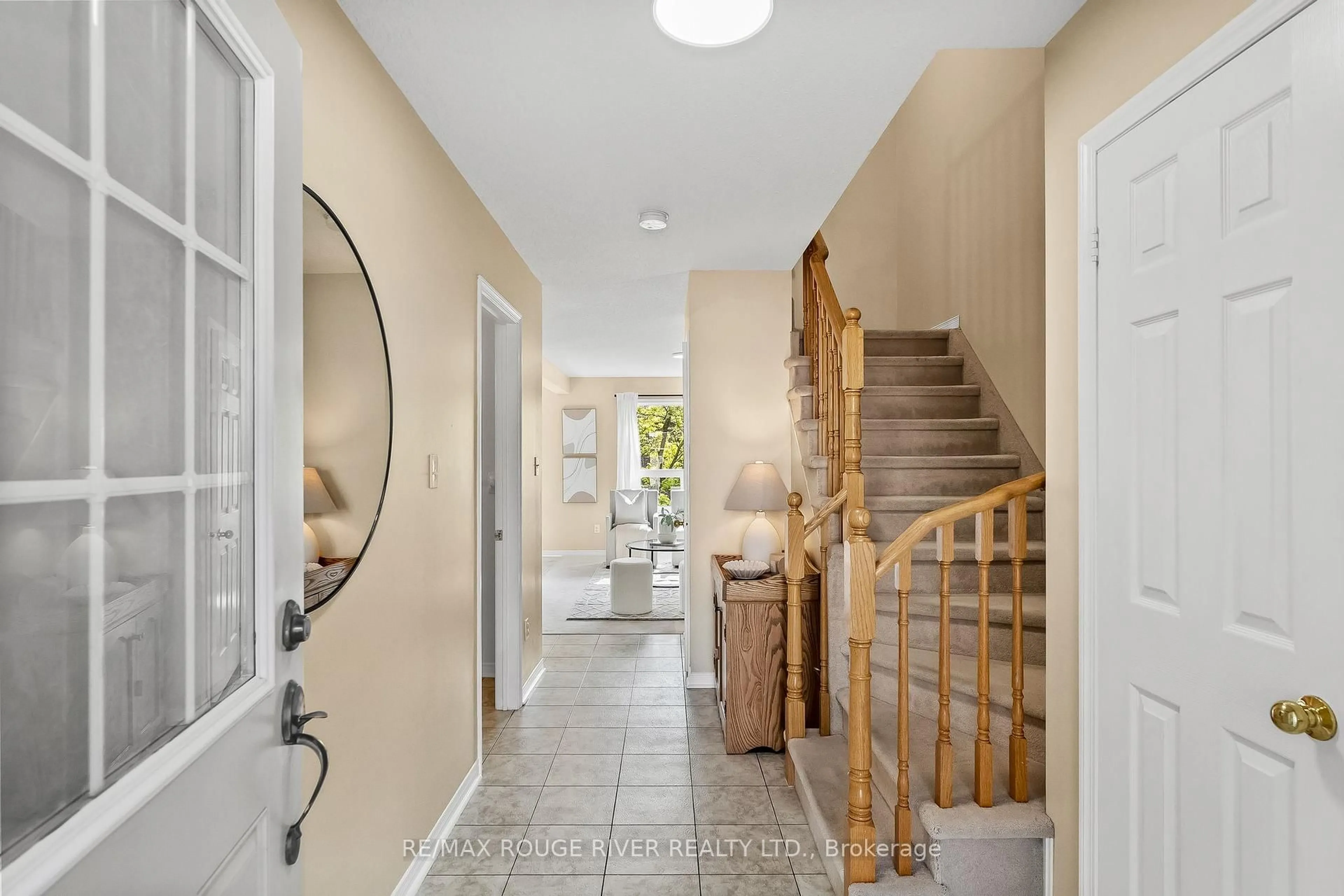 Indoor entryway for 1087 Ormond Dr #49, Oshawa Ontario L1K 0E8