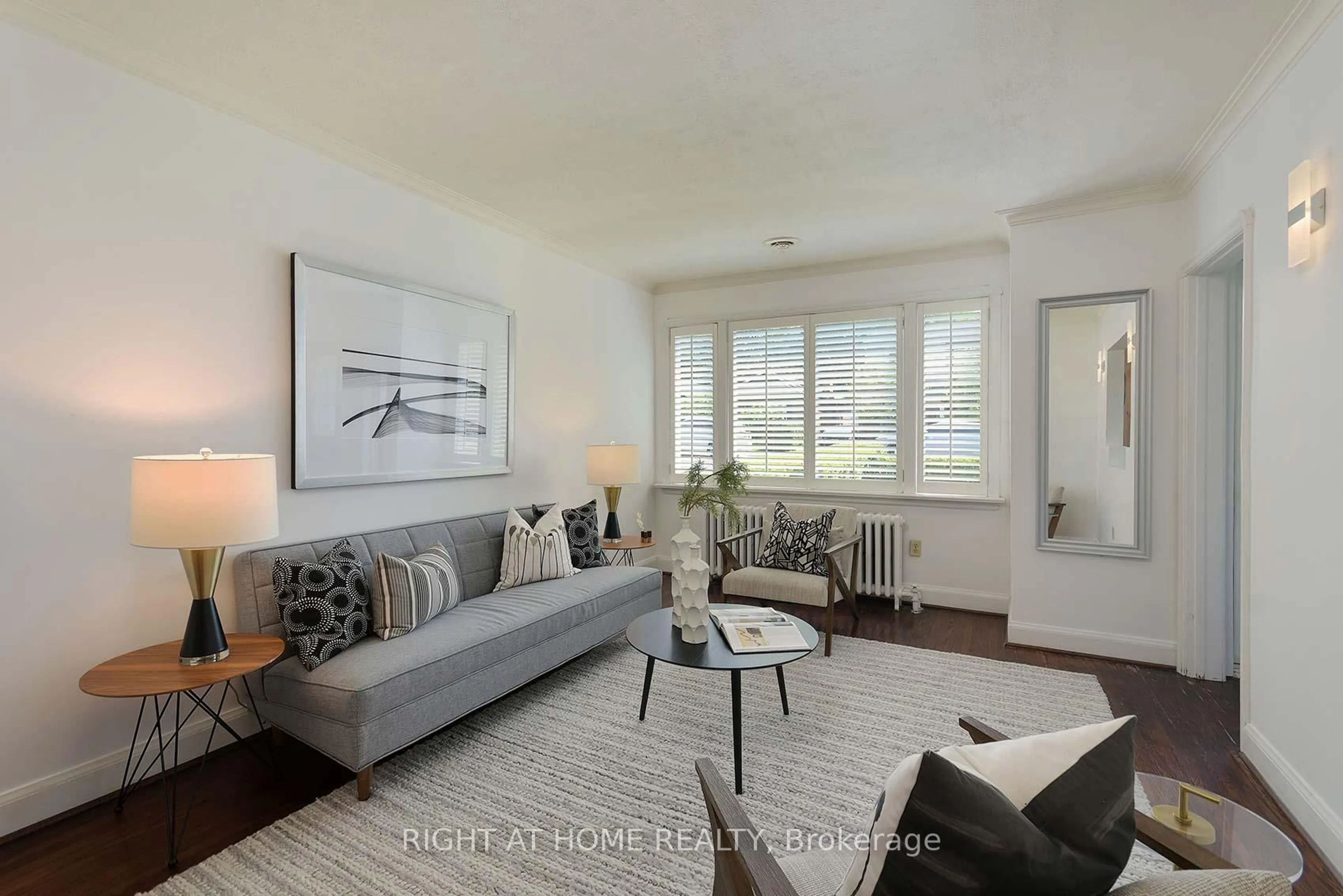 Living room with furniture, unknown for 498 Scarborough Rd, Toronto Ontario M4E 3N2
