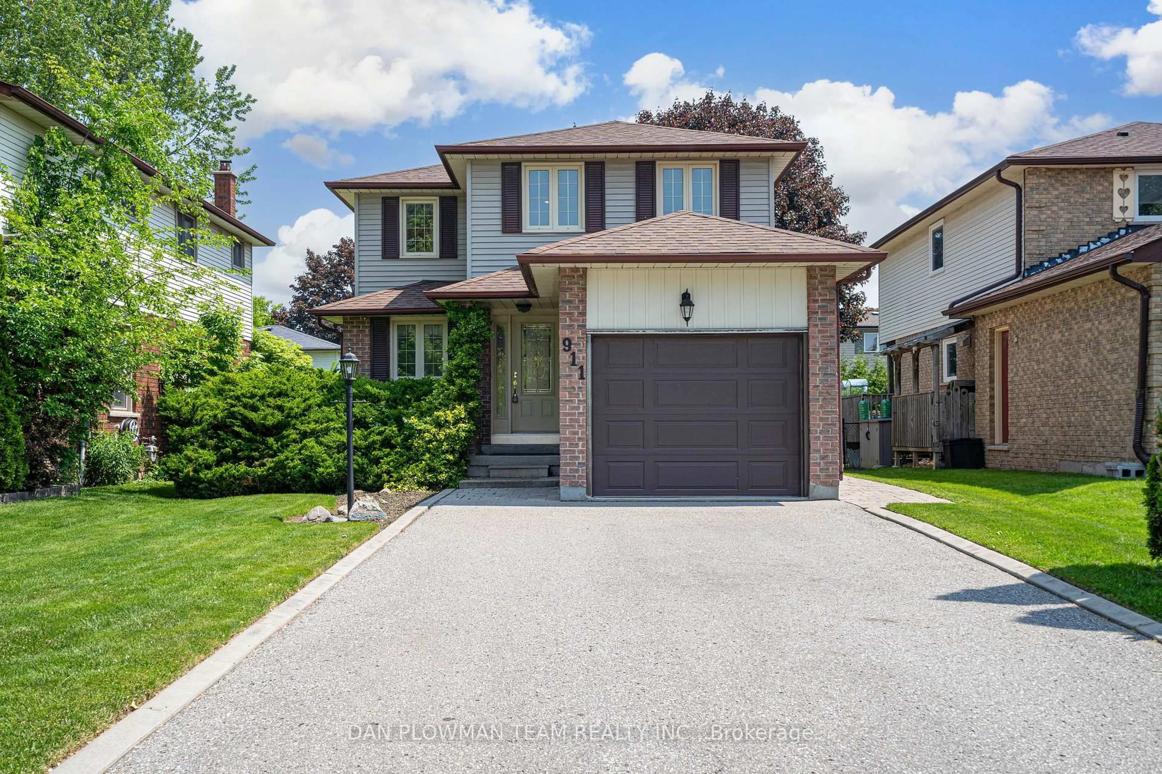Home with brick exterior material, street for 911 William Booth Cres, Oshawa Ontario L1G 7N3