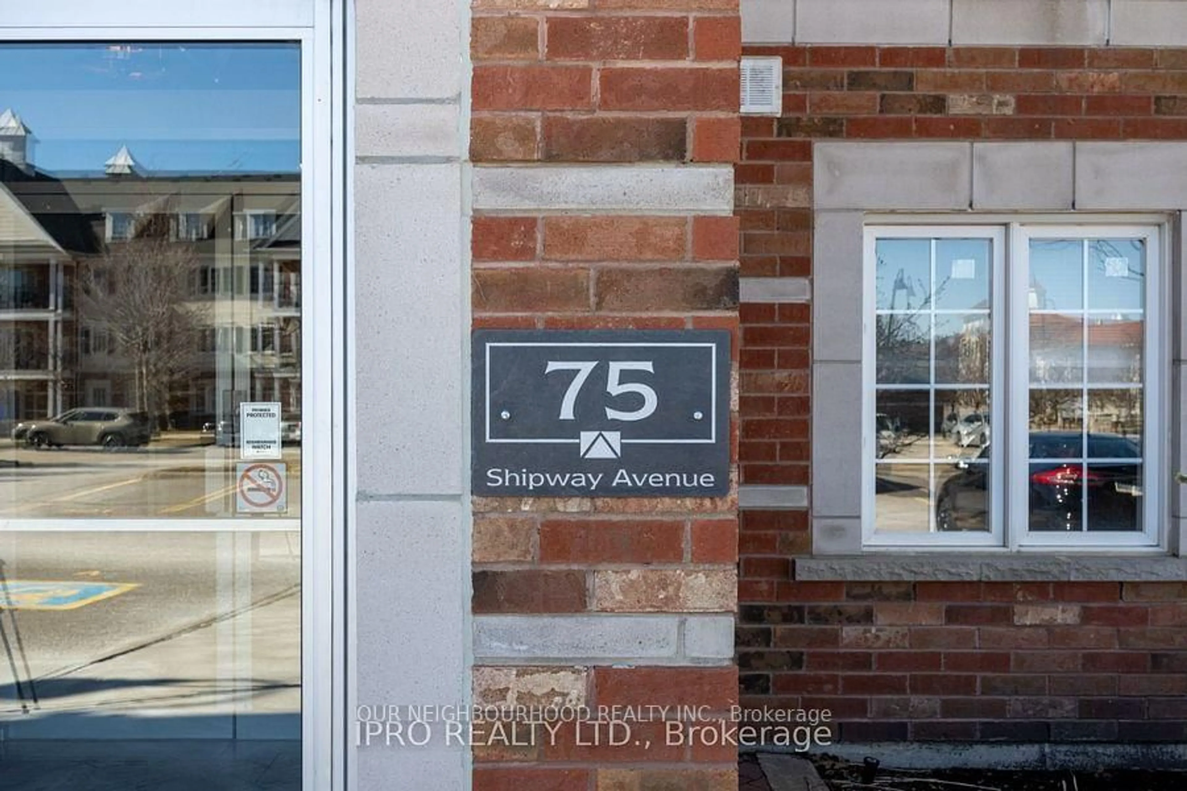 Indoor entryway for 75 Shipway Ave, Clarington Ontario L1B 0B8