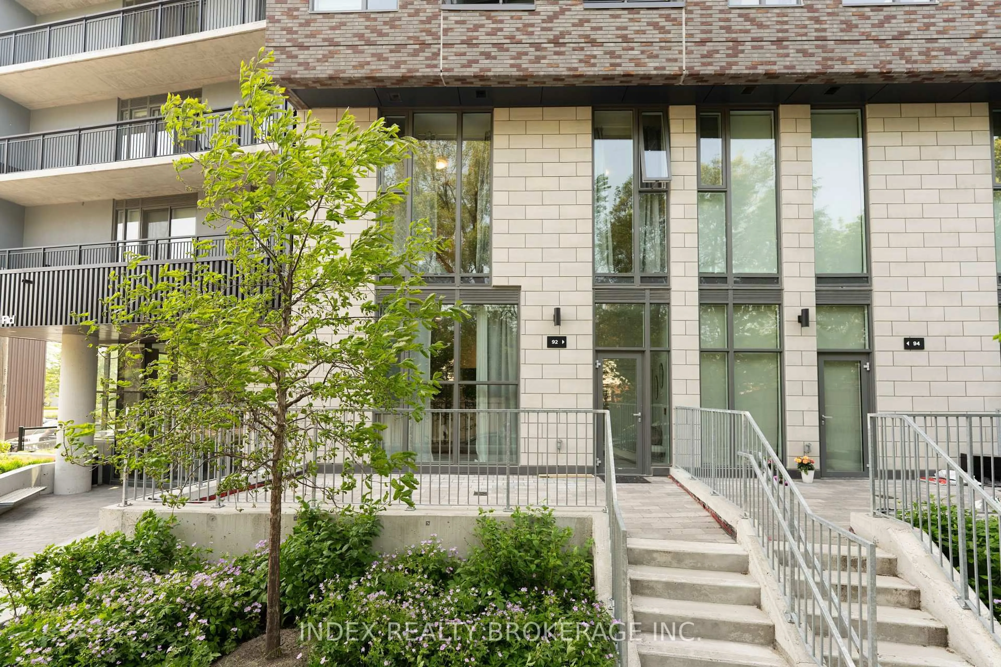 Indoor foyer for 92 Glen Everest Rd, Toronto Ontario M1N 0C4
