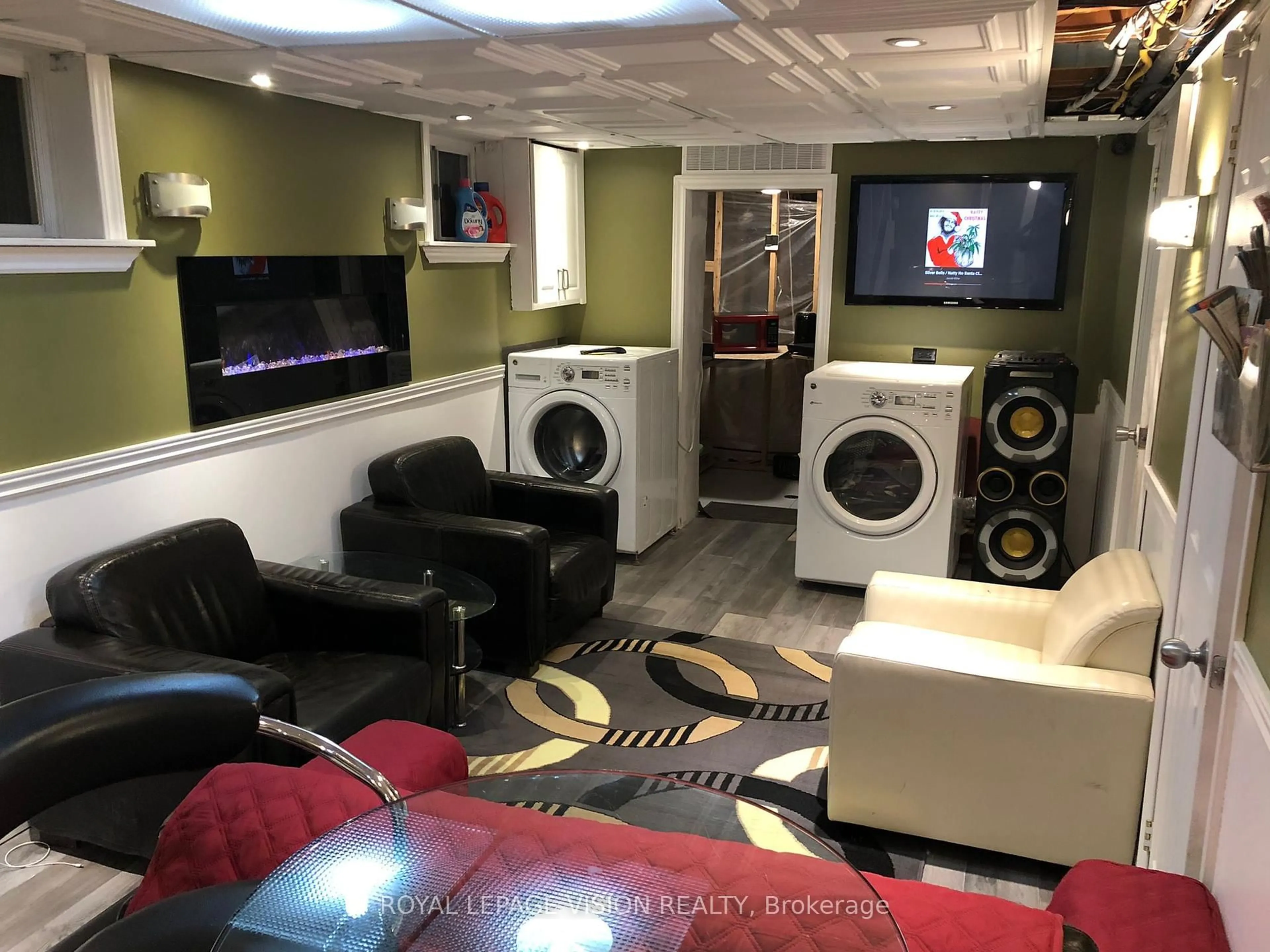Home theater for 52 Ellendale Dr, Toronto Ontario M1P 1N5