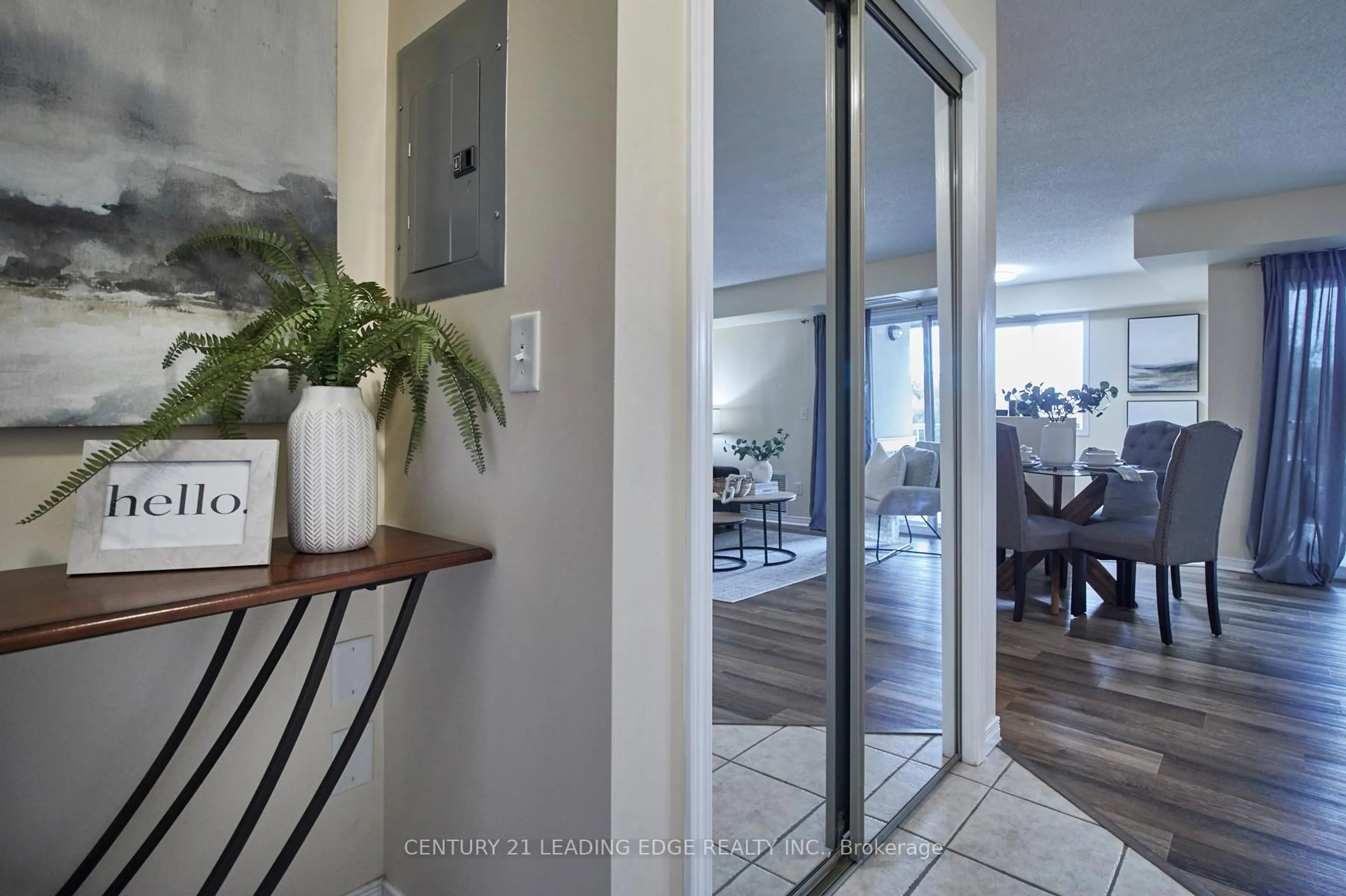 Indoor entryway for 684 Warden Ave #334, Toronto Ontario M1L 4W4