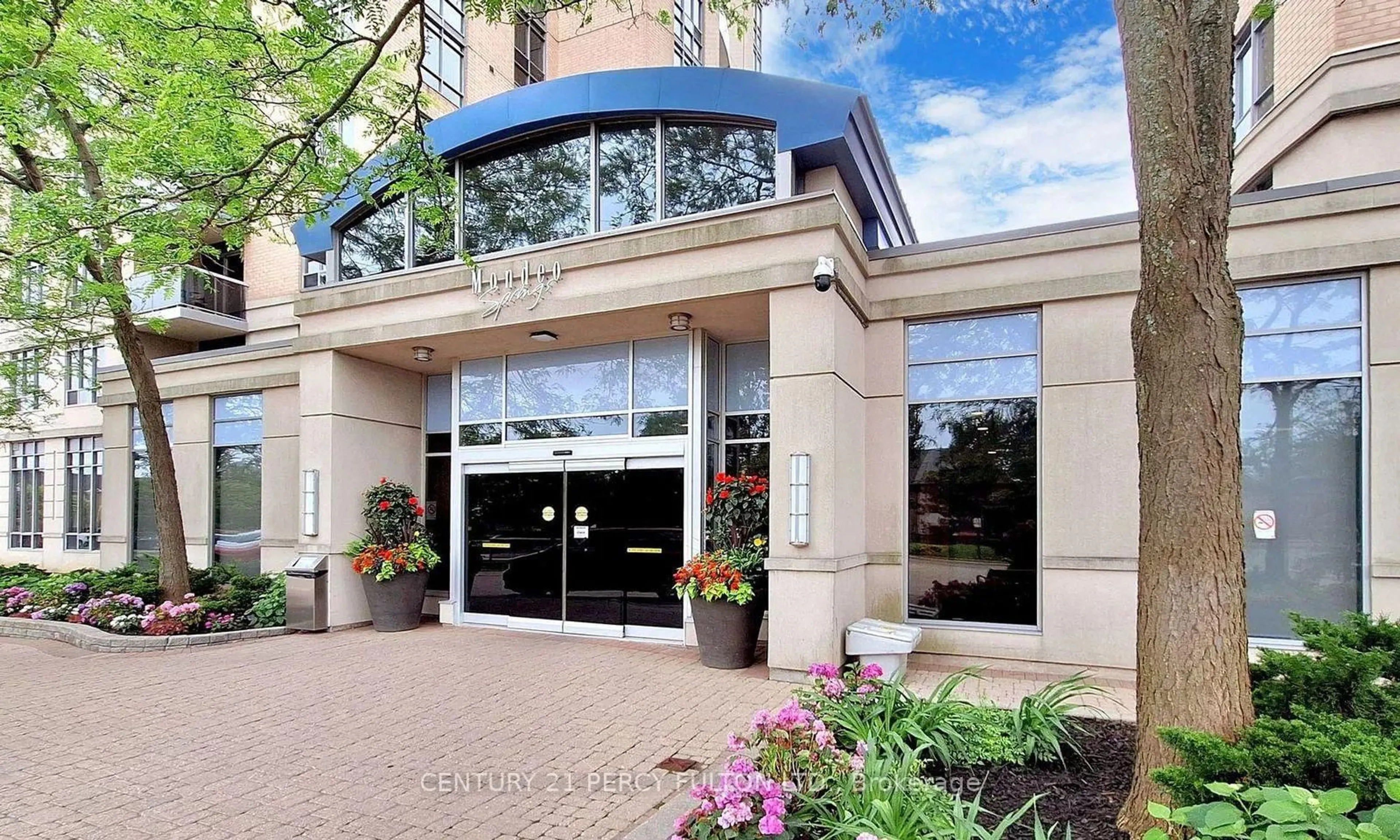 Indoor foyer for 8 Mondeo Dr #1413, Toronto Ontario M1P 5C7