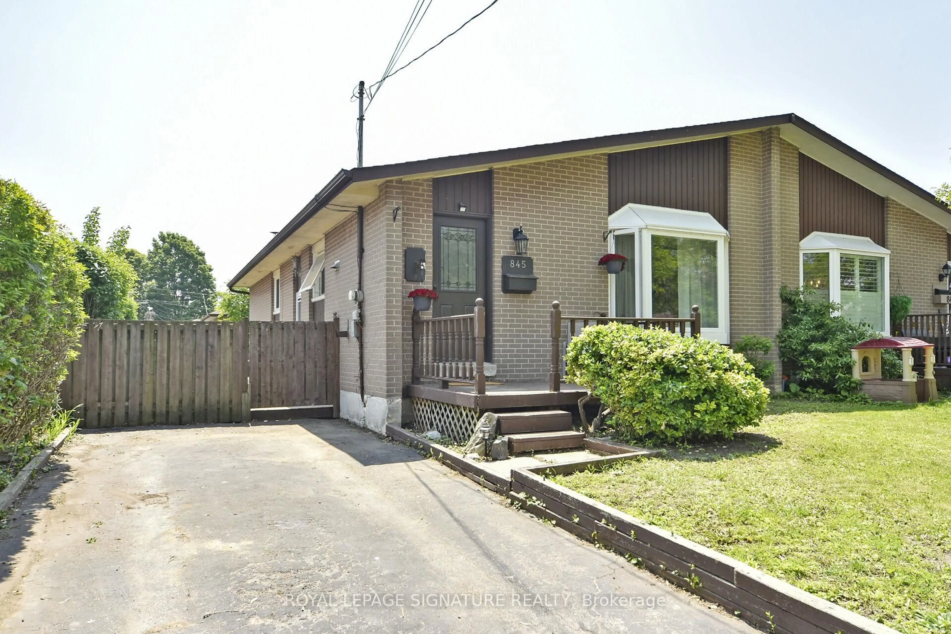 Unknown for 845 Breda Ave, Pickering Ontario L1W 2K4