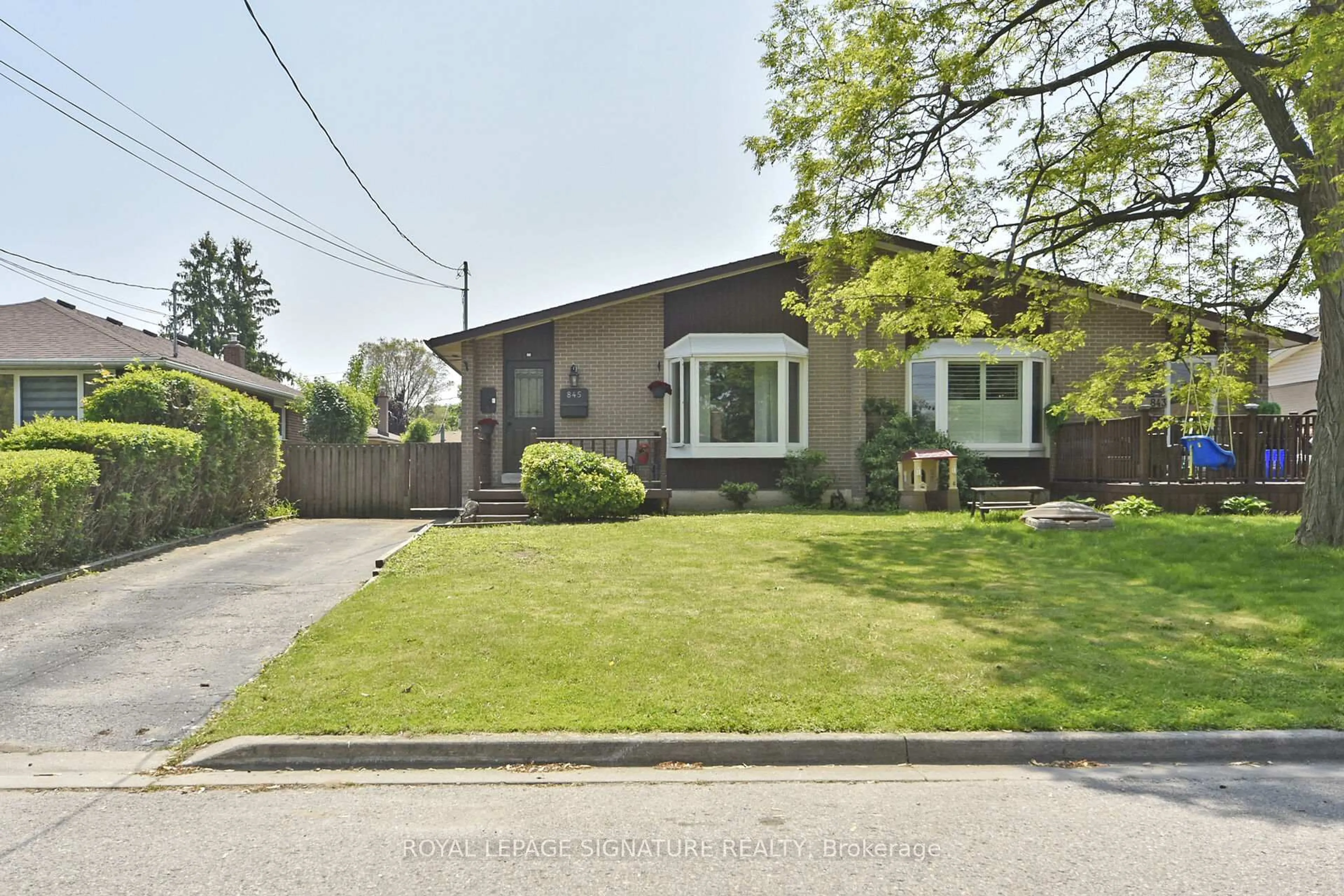 Unknown for 845 Breda Ave, Pickering Ontario L1W 2K4