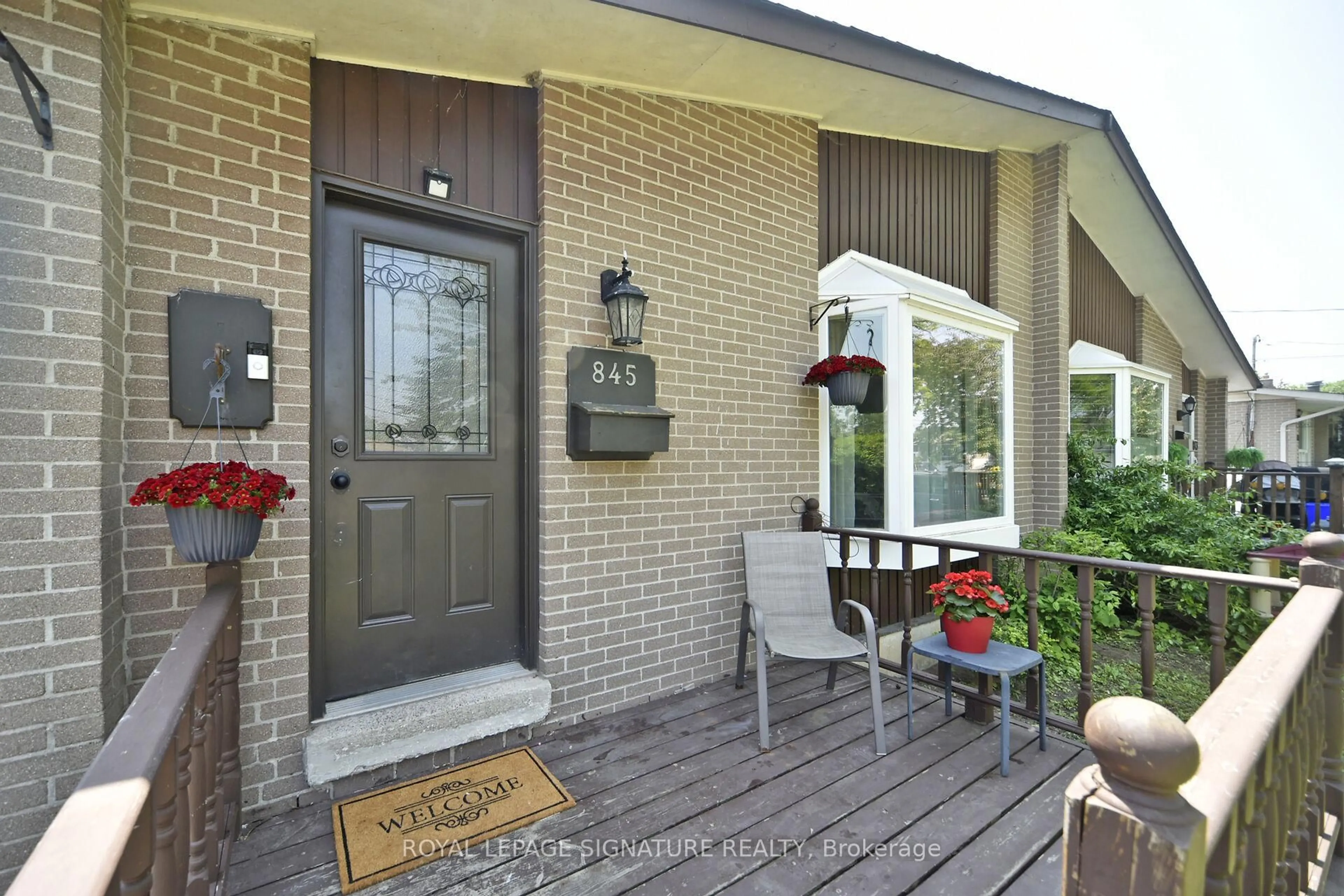 Indoor entryway for 845 Breda Ave, Pickering Ontario L1W 2K4