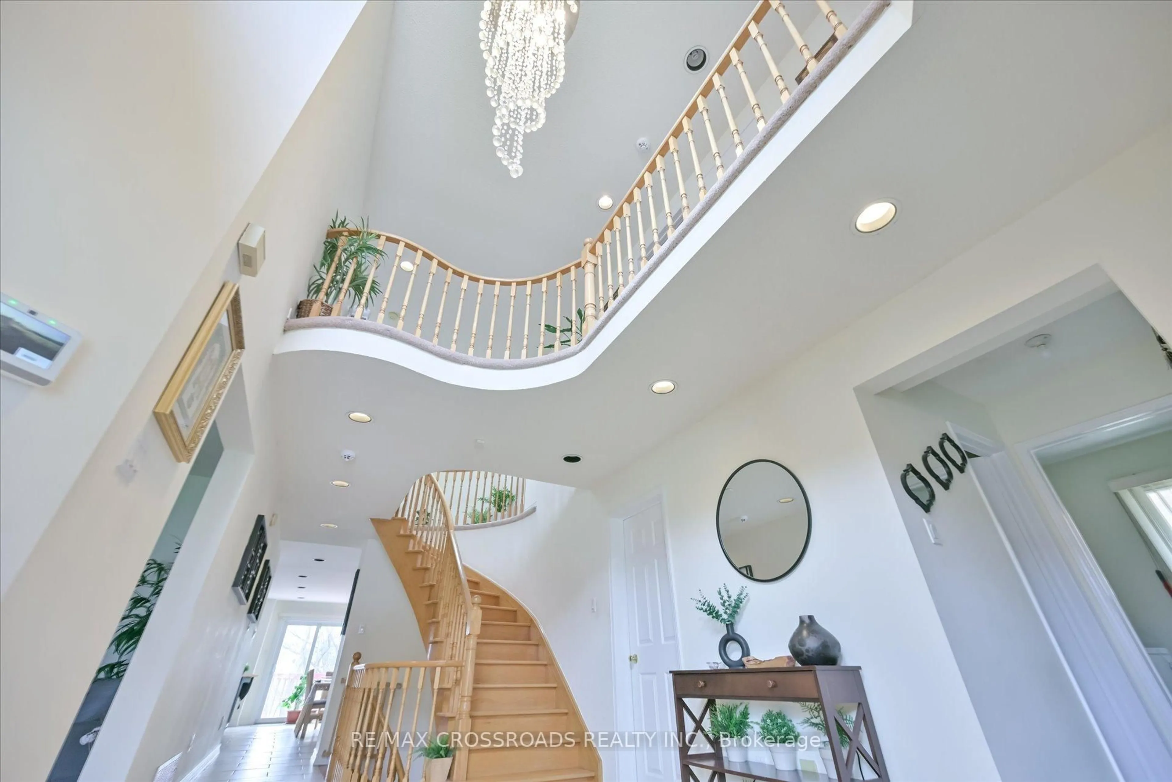 Indoor foyer for 6 Glenheather Terr, Toronto Ontario M1B 5H2