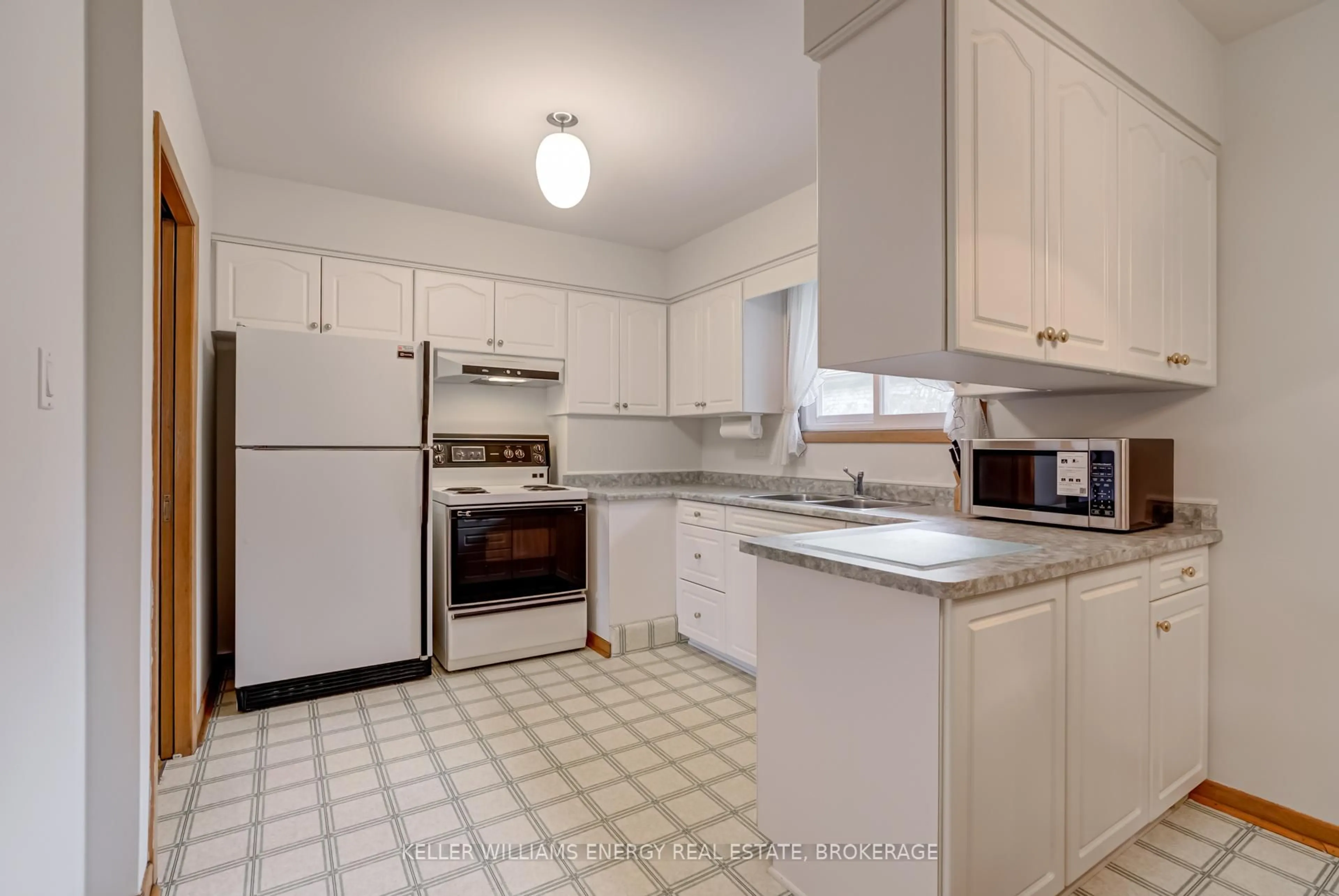 Standard kitchen, unknown for 29 Sedgemount Dr, Toronto Ontario M1H 1X4