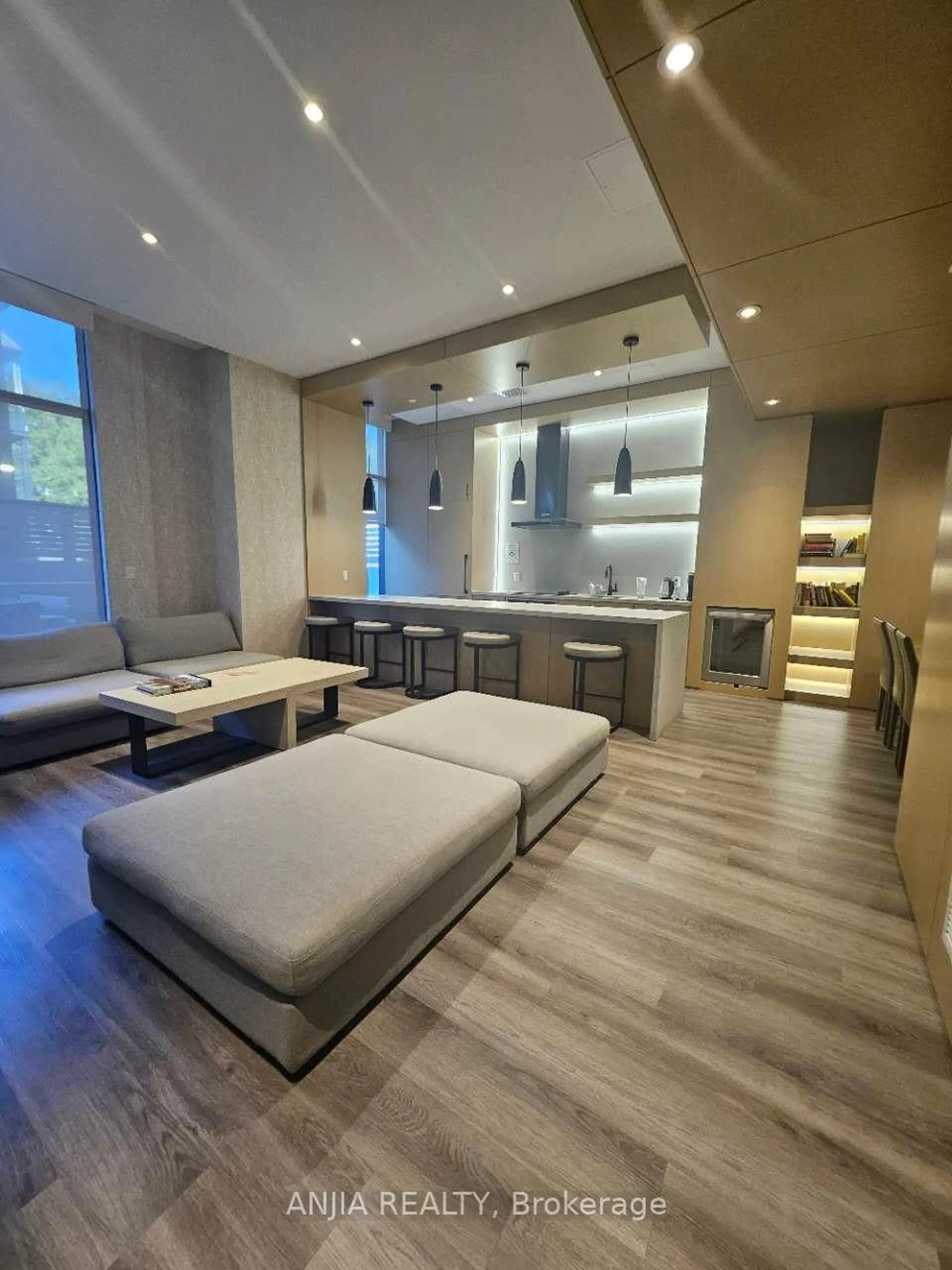 Unknown for 2369 Danforth Ave #207, Toronto Ontario M4C 0B1