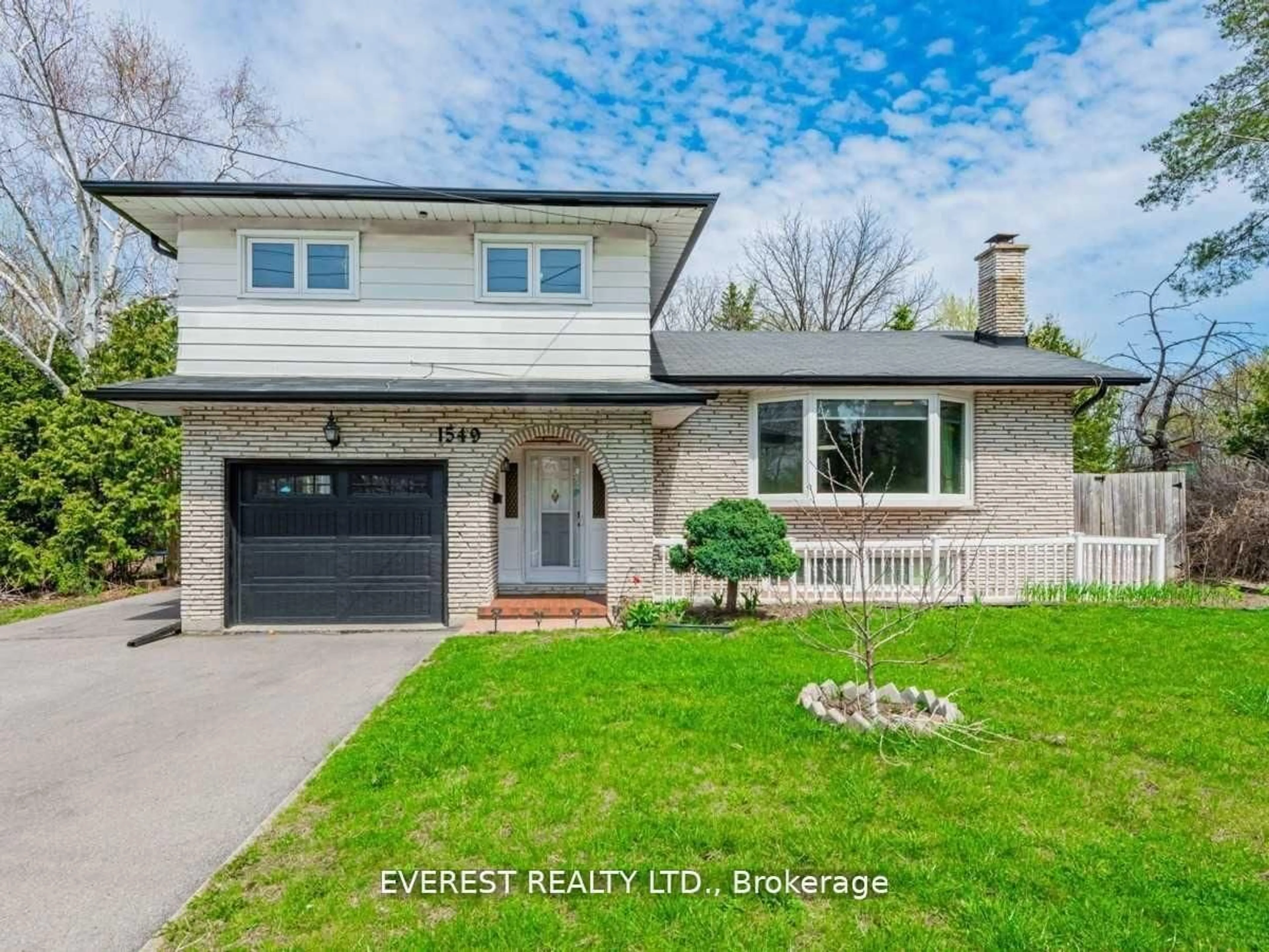 Home with brick exterior material, street for 1549 Simcoe St, Oshawa Ontario L1G 4X8