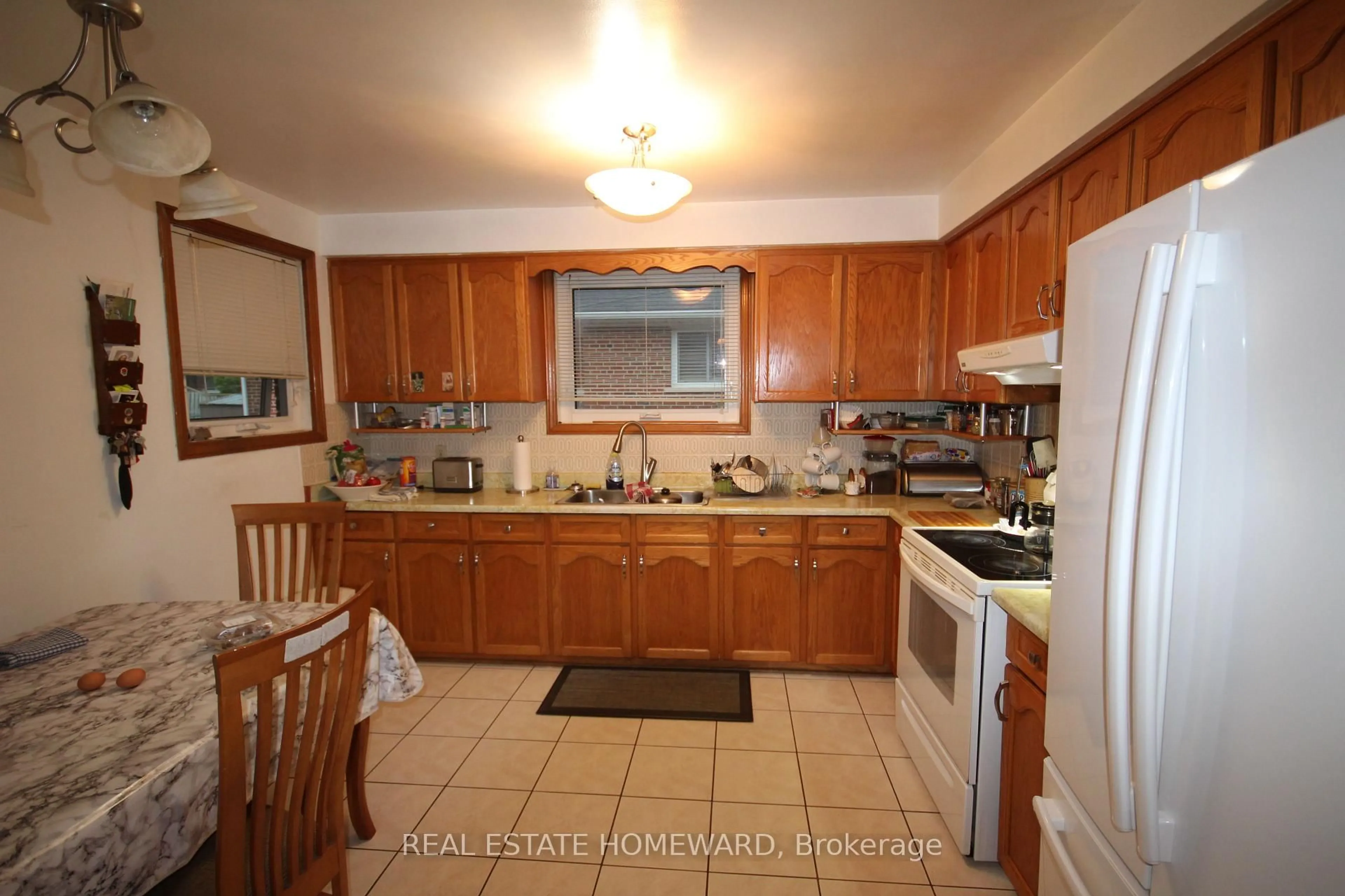 Standard kitchen, unknown for 37 Mason Rd, Toronto Ontario M1M 3P9