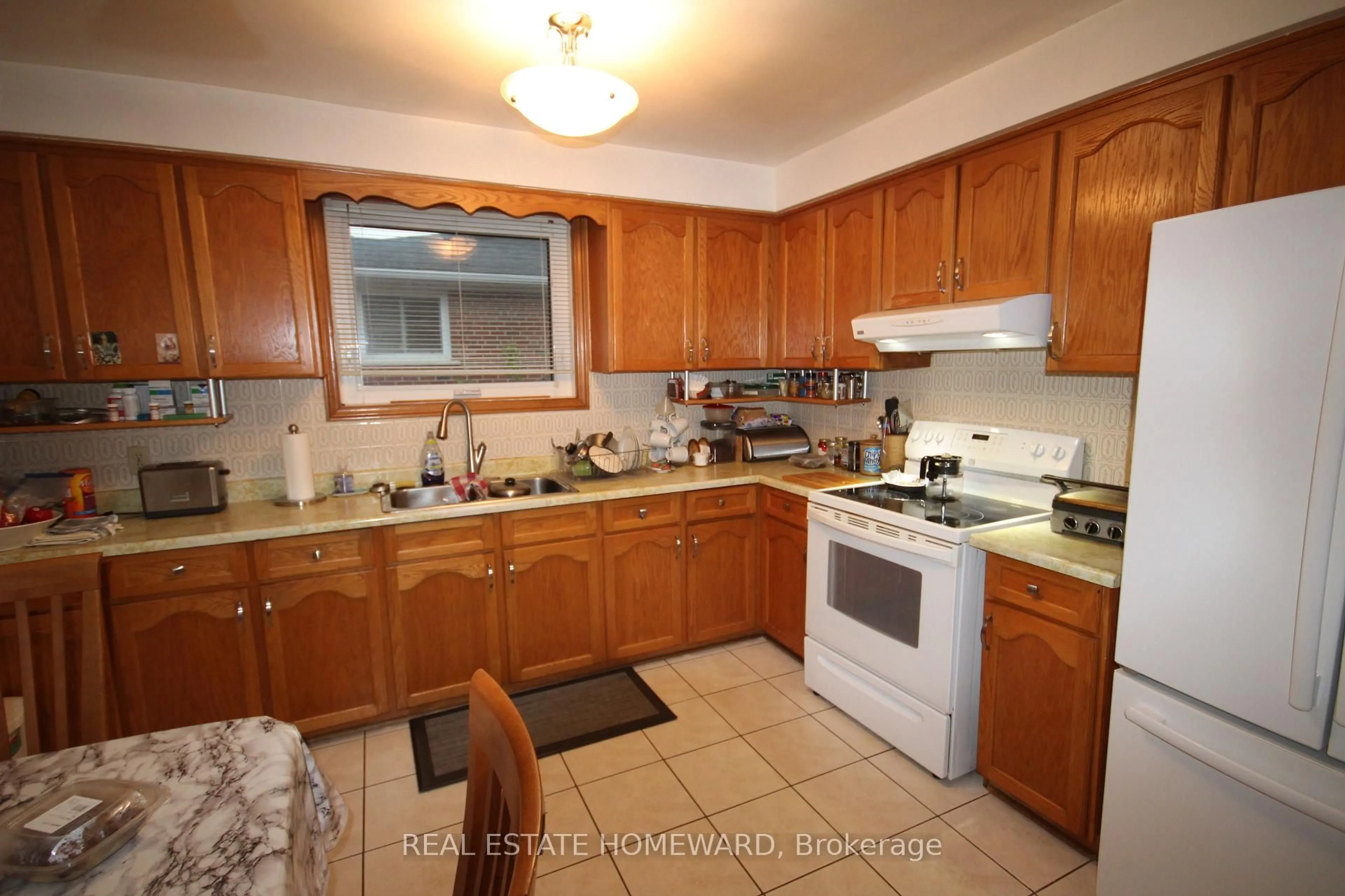 Standard kitchen, unknown for 37 Mason Rd, Toronto Ontario M1M 3P9