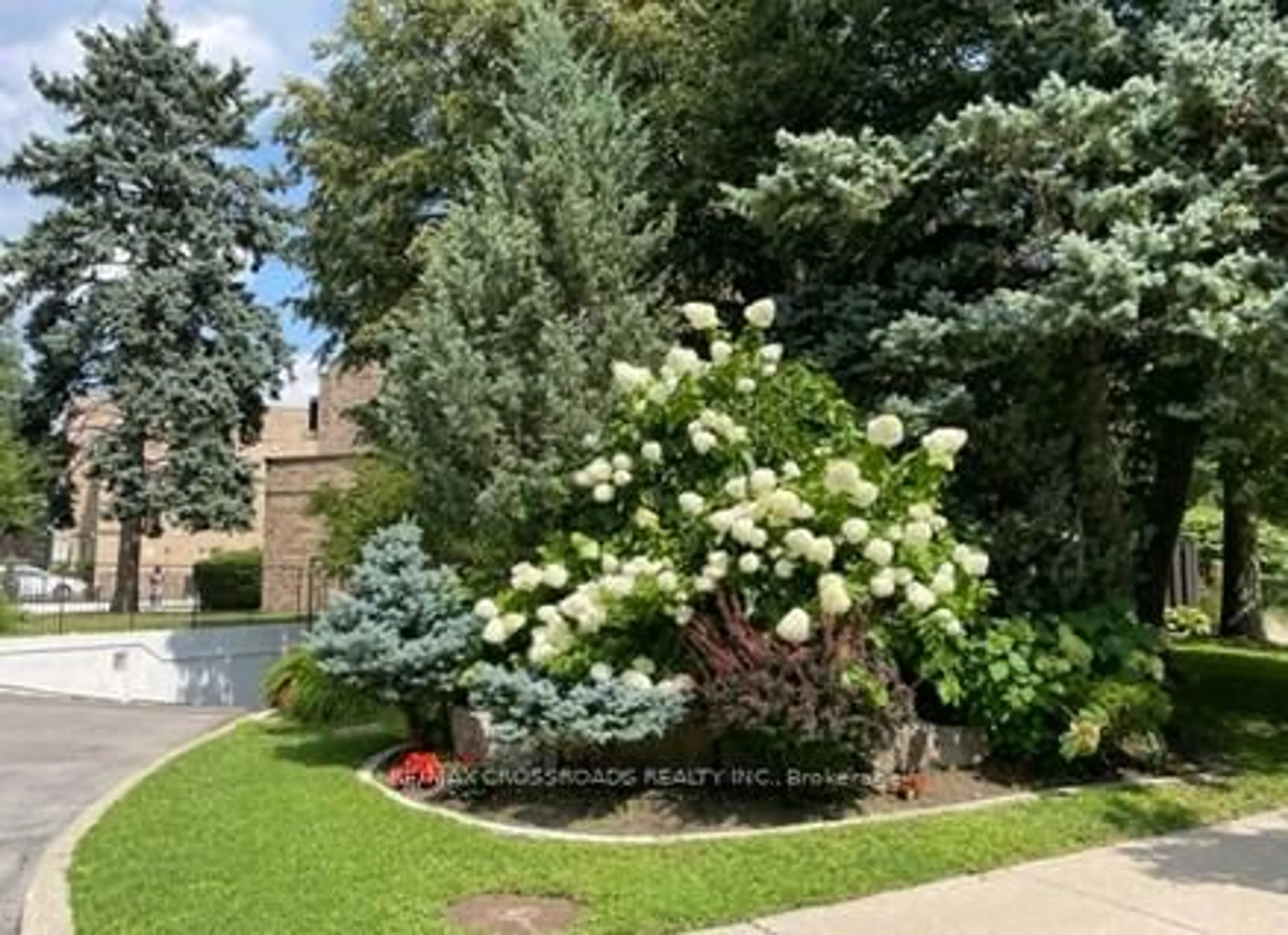 A pic from outside/outdoor area/front of a property/back of a property/a pic from drone, street for 140 Ling Rd #97, Toronto Ontario M1E 4V9