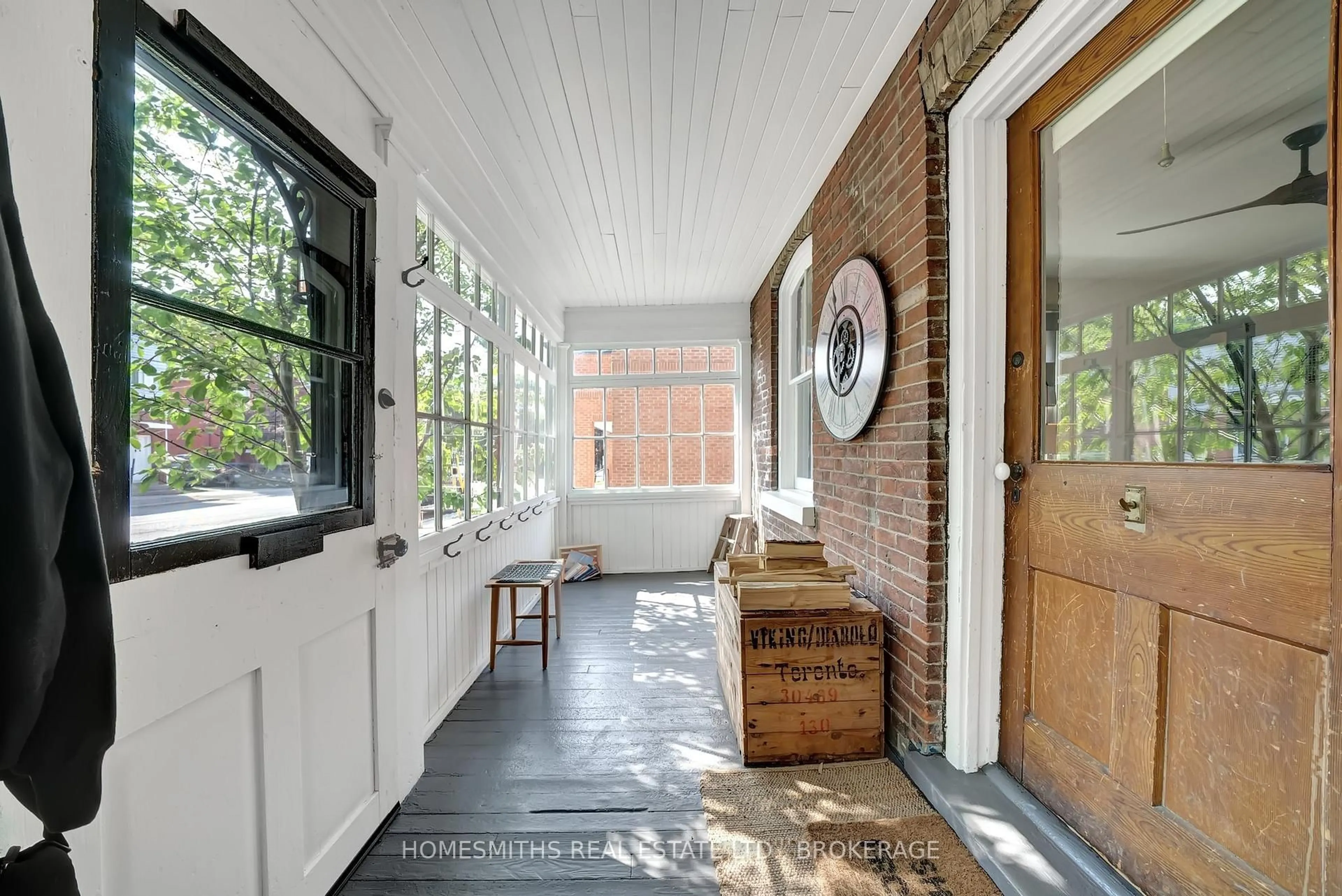 Indoor entryway for 5290 Main St, Clarington Ontario L0B 1M0