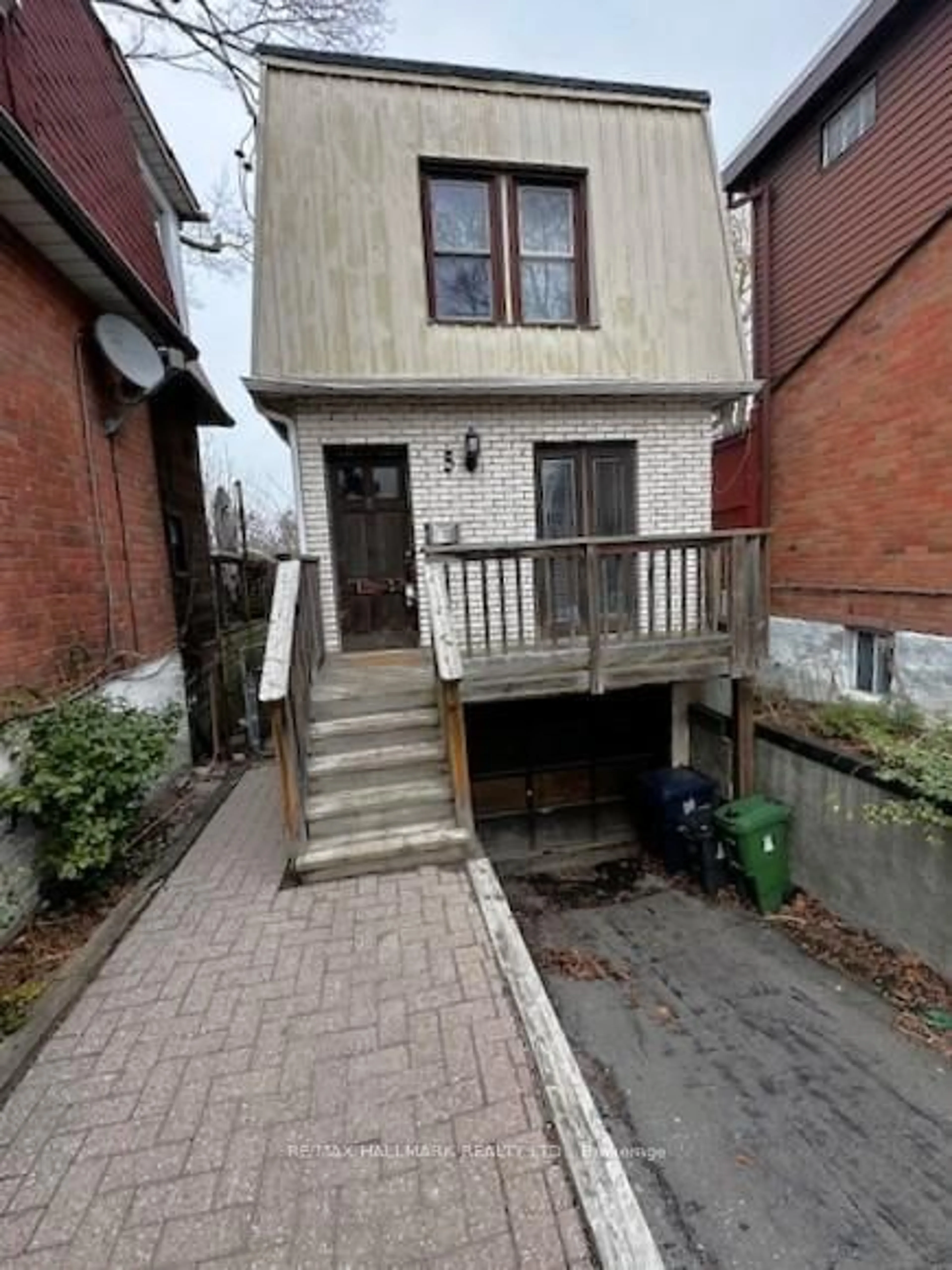 Stairs for 5 Bowmore Rd, Toronto Ontario M4L 3H6
