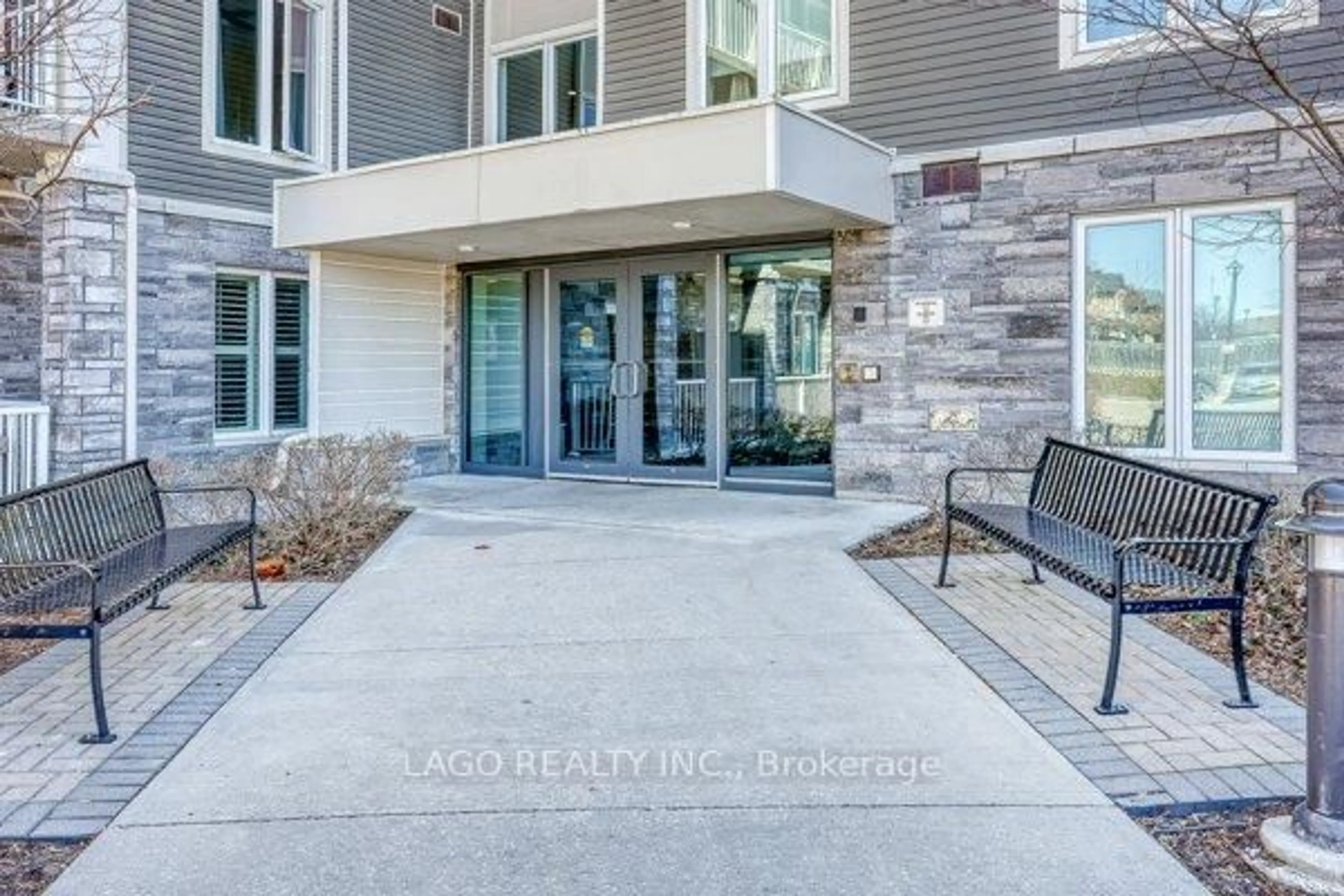 Indoor entryway for 290 Liberty St #217, Clarington Ontario L1C 0V5