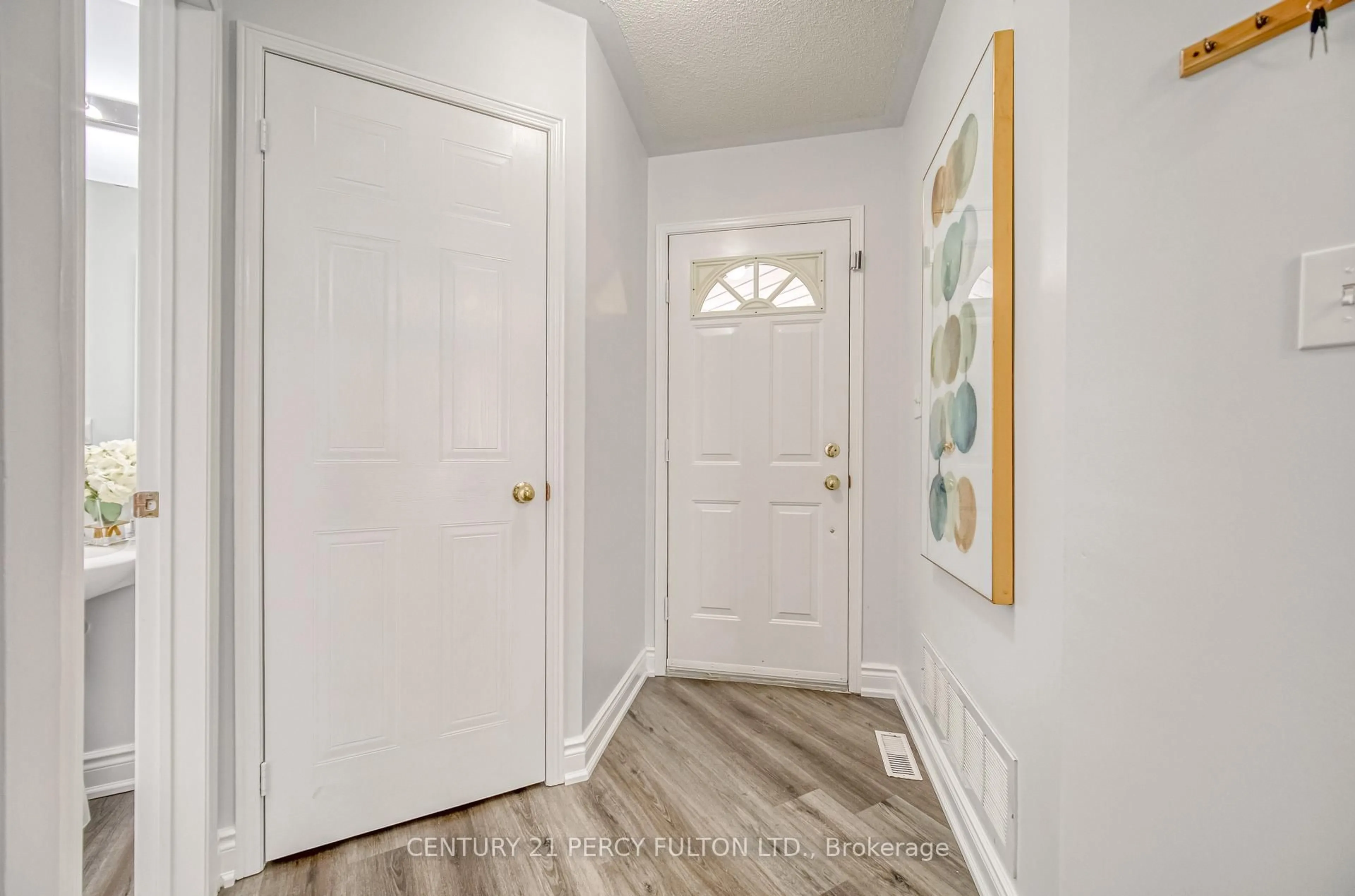 Indoor entryway for 177 Wilkins Cres, Clarington Ontario L1E 3B7