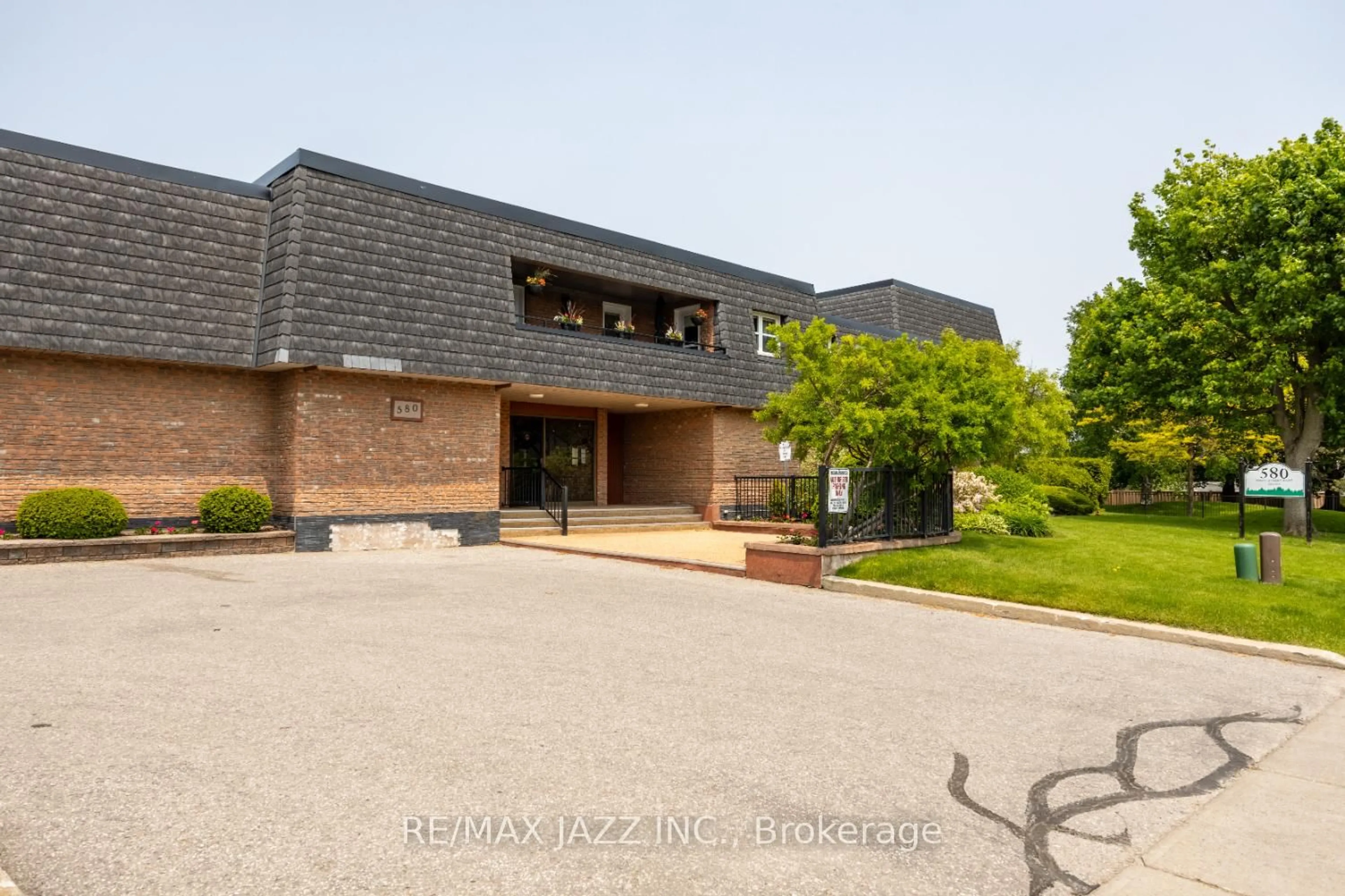 Unknown for 580 Mary St #206, Whitby Ontario L1N 2R3