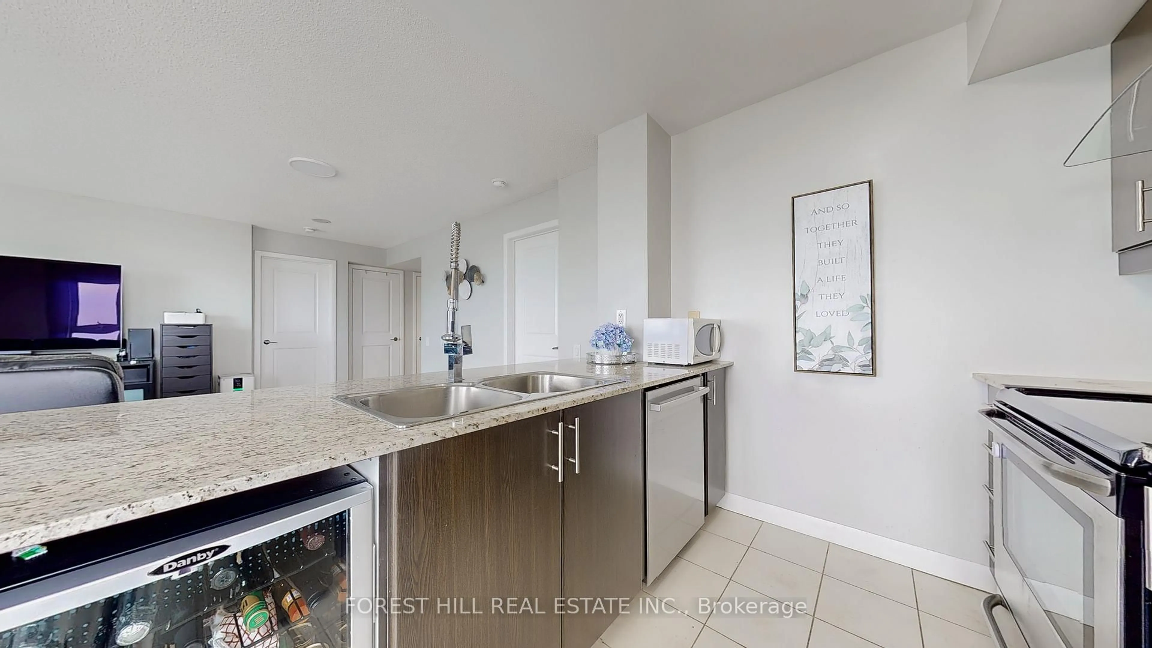 Standard kitchen, ceramic/tile floor for 190 Borough Dr #2802, Toronto Ontario M1P 0B6