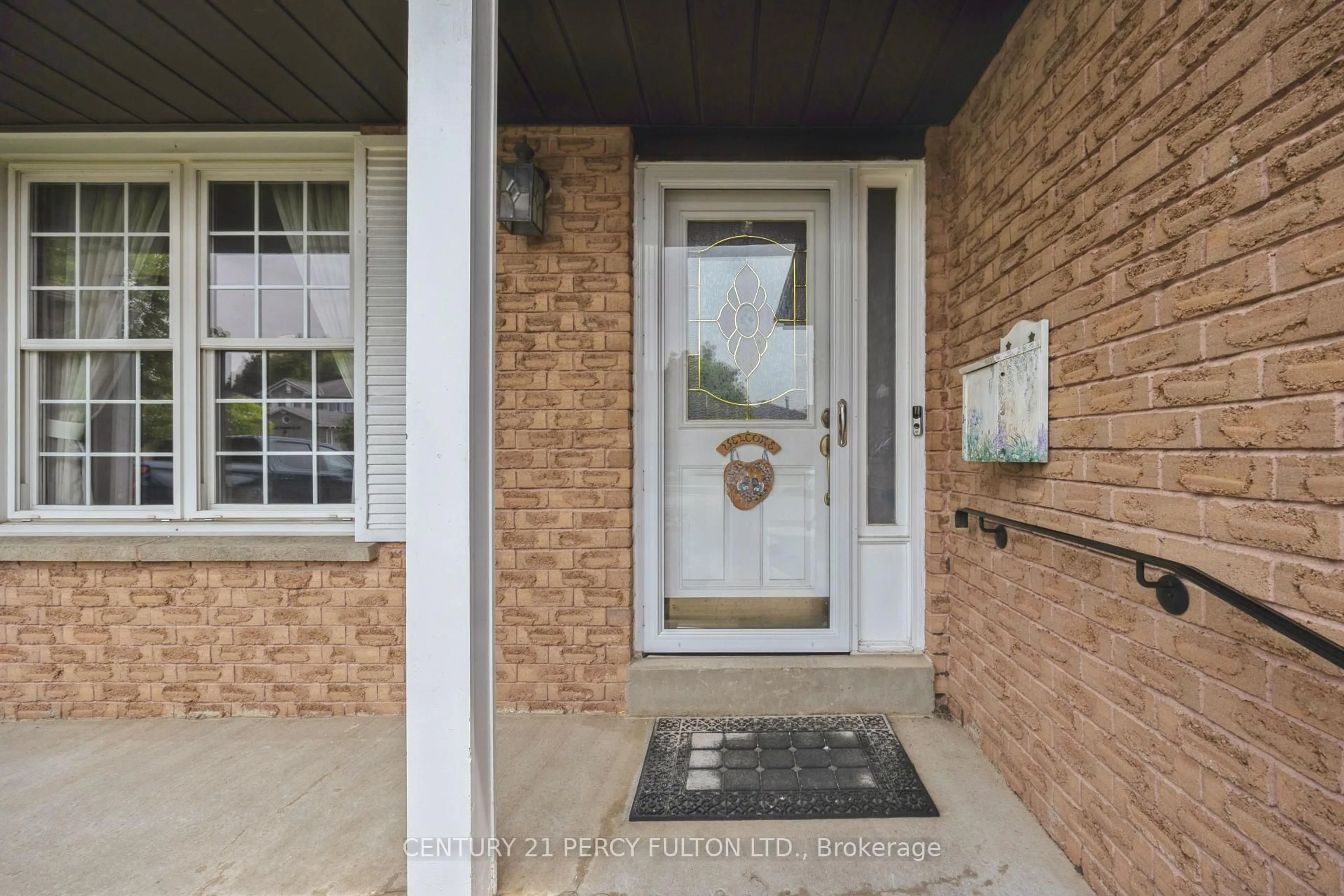 Indoor entryway for 53 Sandringham Dr, Clarington Ontario L1E 1X2