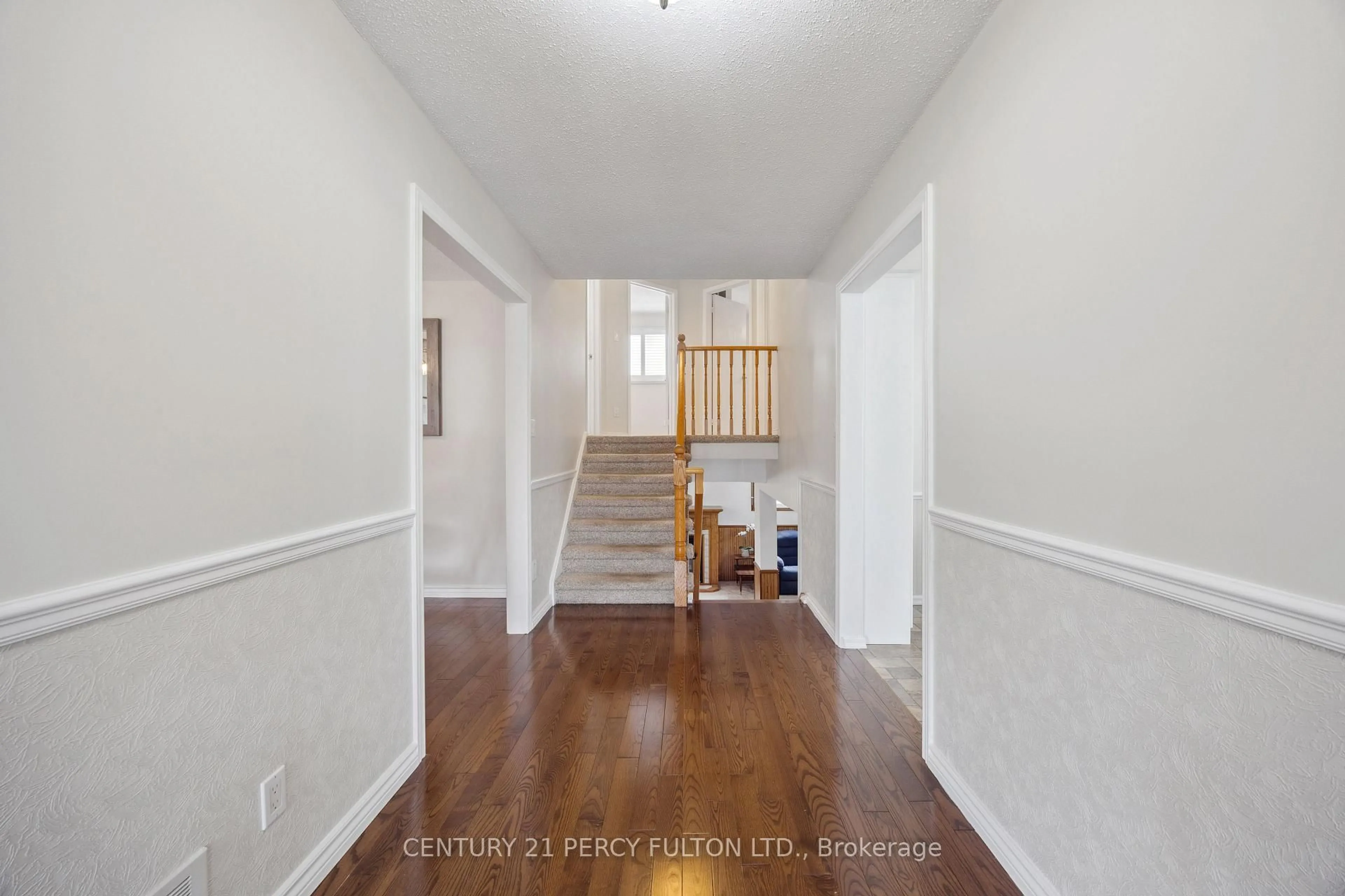 Indoor entryway for 53 Sandringham Dr, Clarington Ontario L1E 1X2
