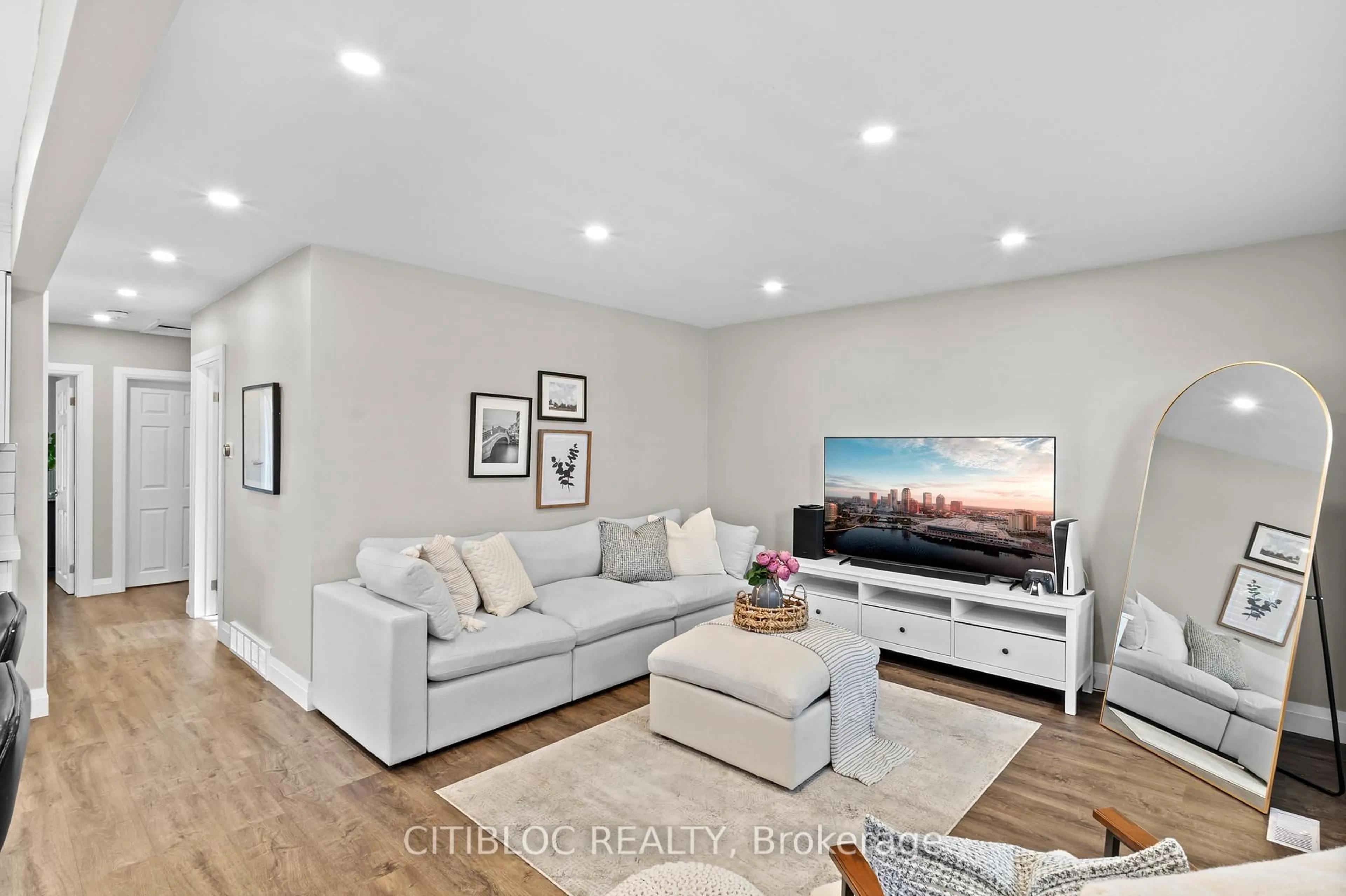 Living room with furniture, unknown for 519 Lowell Ave, Oshawa Ontario L1J 2X6