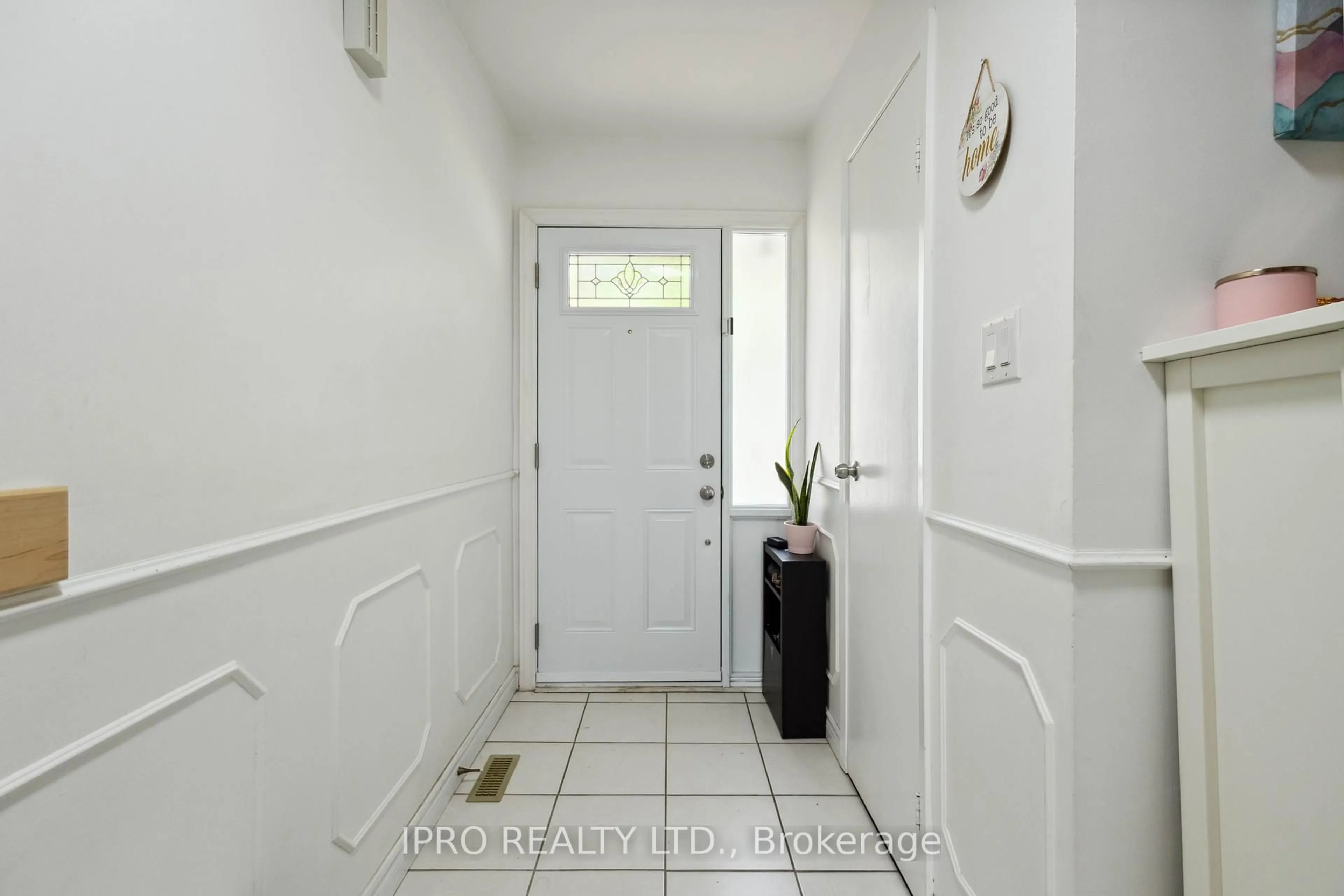 Indoor entryway for 50 Bridletowne Circ #20, Toronto Ontario M1W 2G8