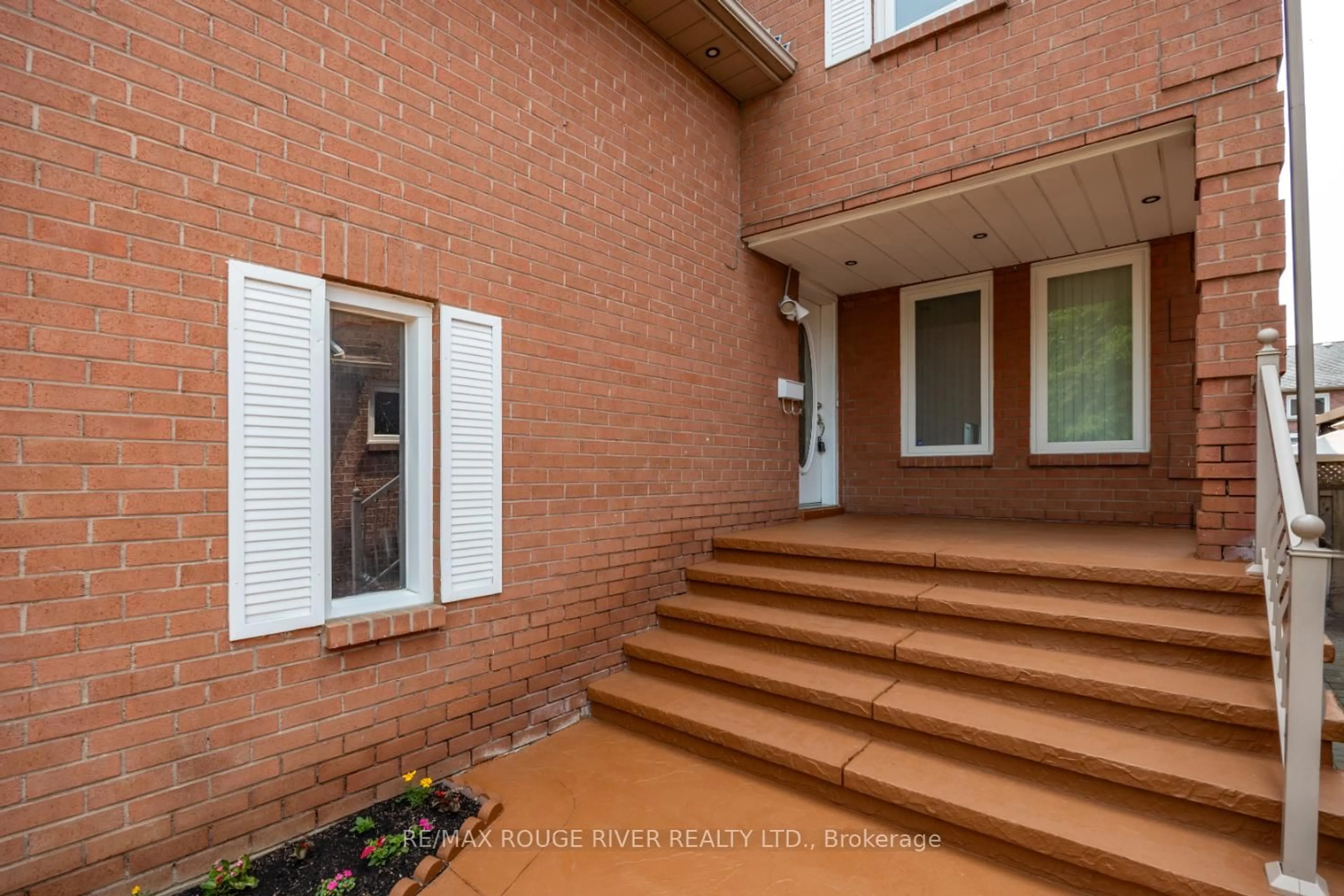 Home with brick exterior material, street for 33 Hearne Cres, Ajax Ontario L1T 3P5