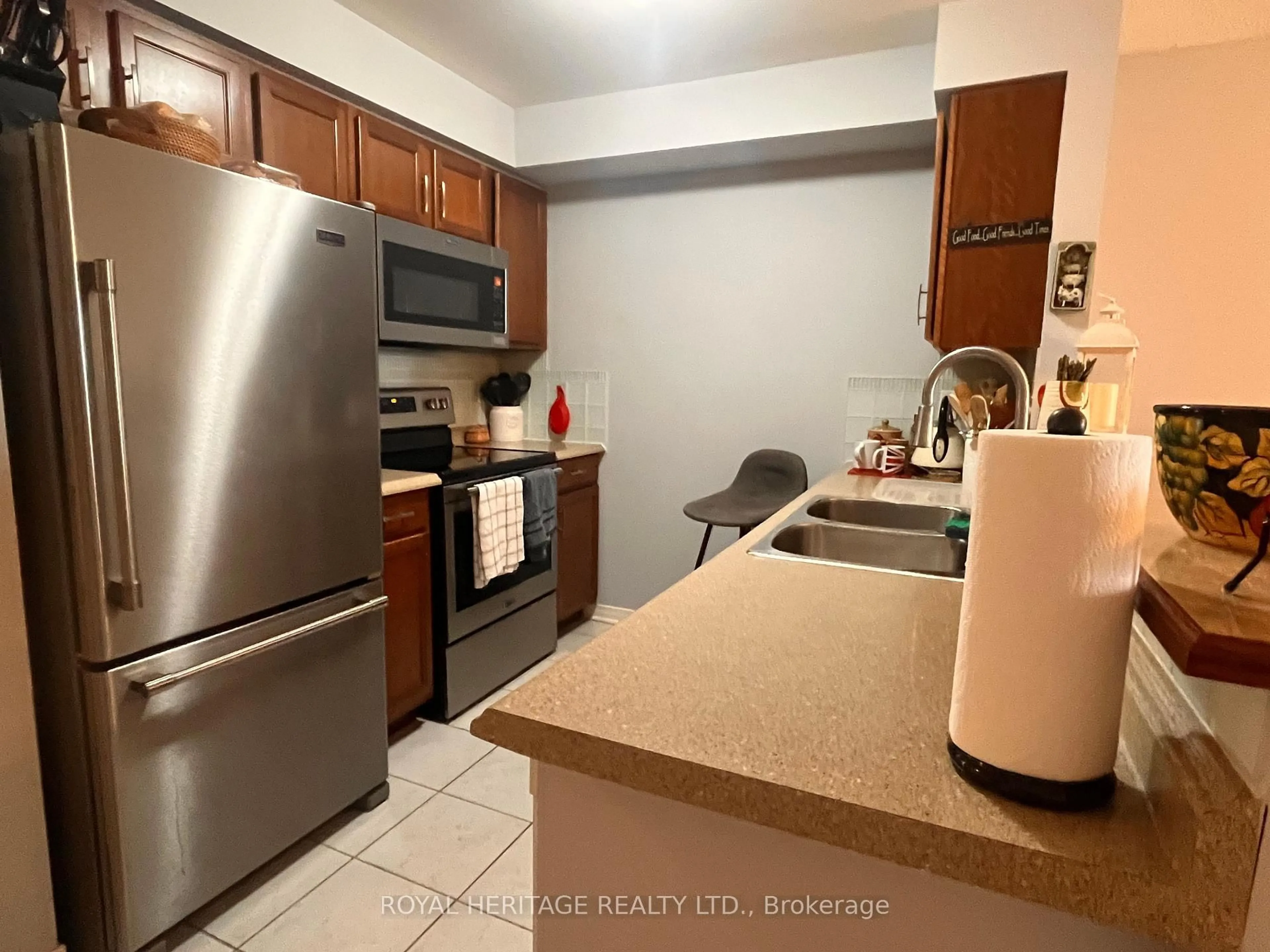 Standard kitchen, unknown for 117 Petra Way #2, Whitby Ontario L1R 0A8