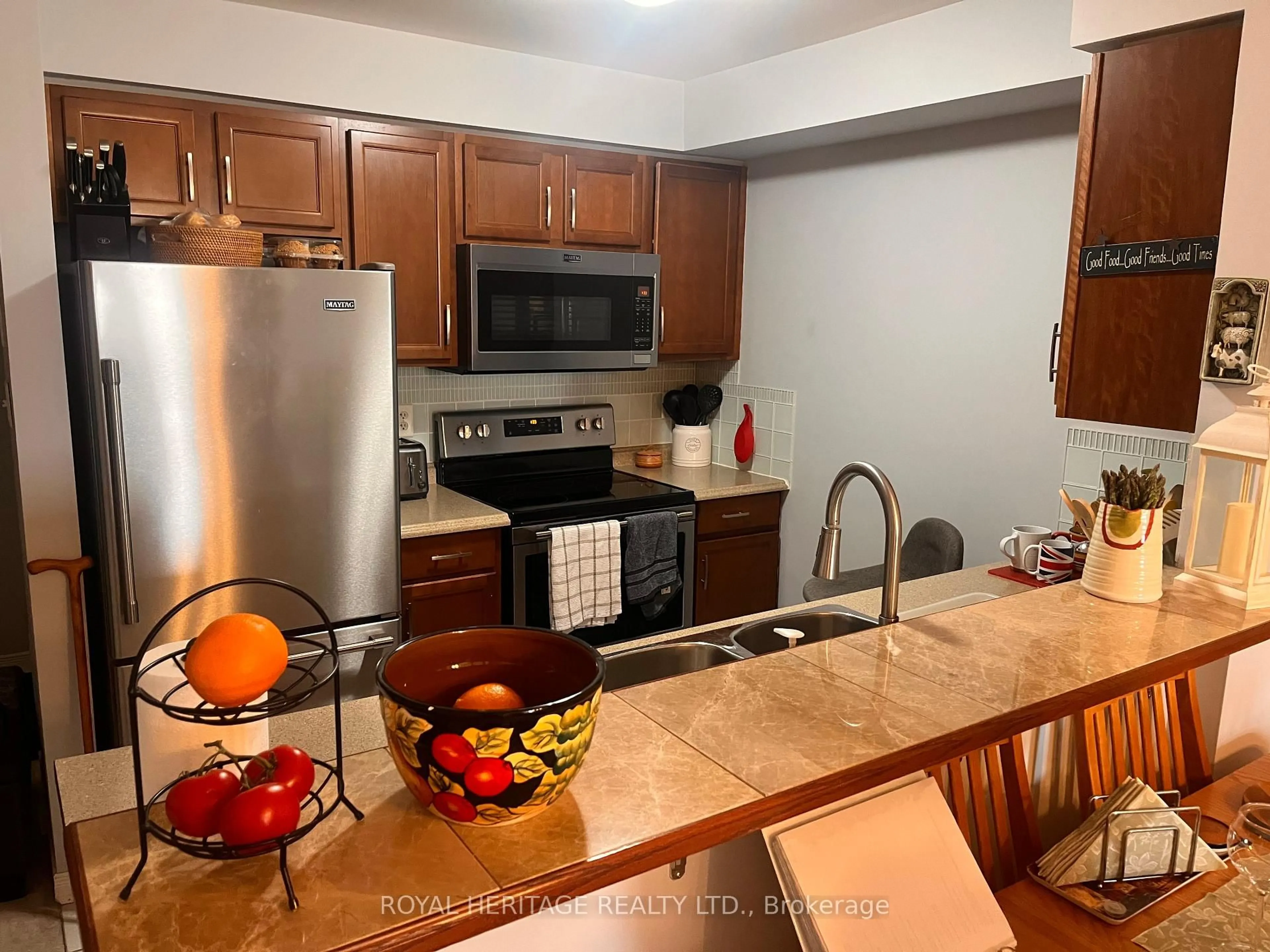 Standard kitchen, unknown for 117 Petra Way #2, Whitby Ontario L1R 0A8