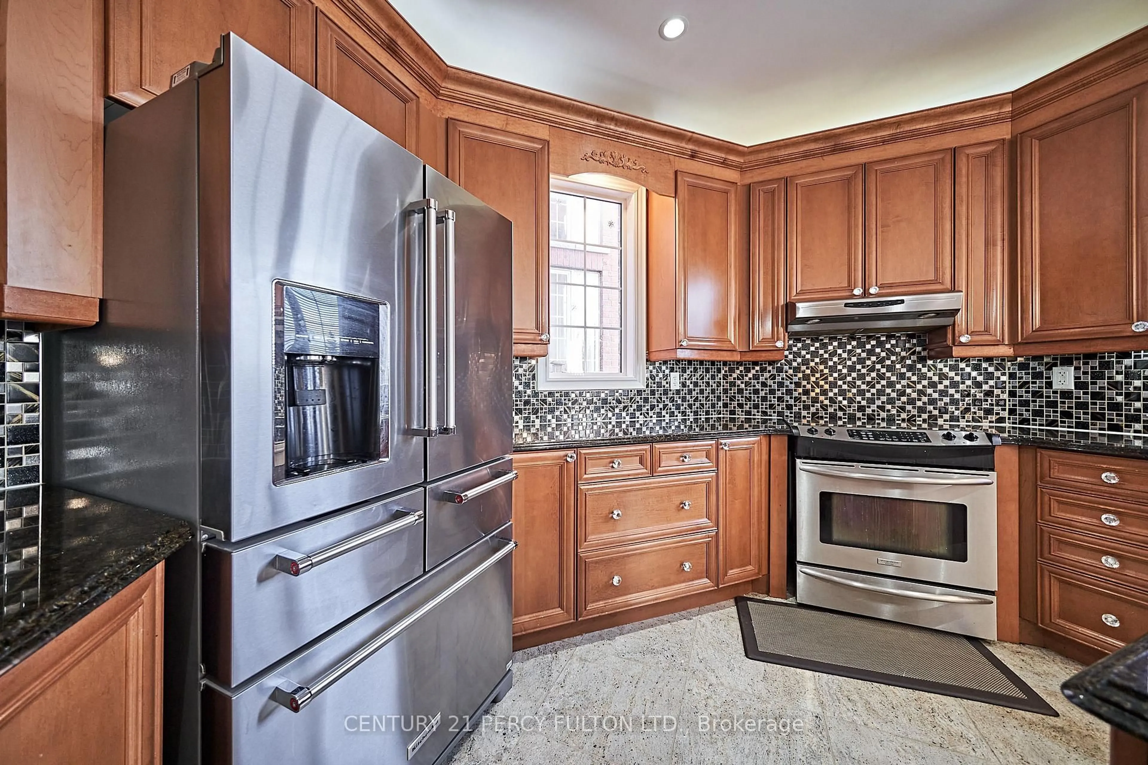 Open concept kitchen, ceramic/tile floor for 47 Vineyard Ave, Whitby Ontario L1P 1X5