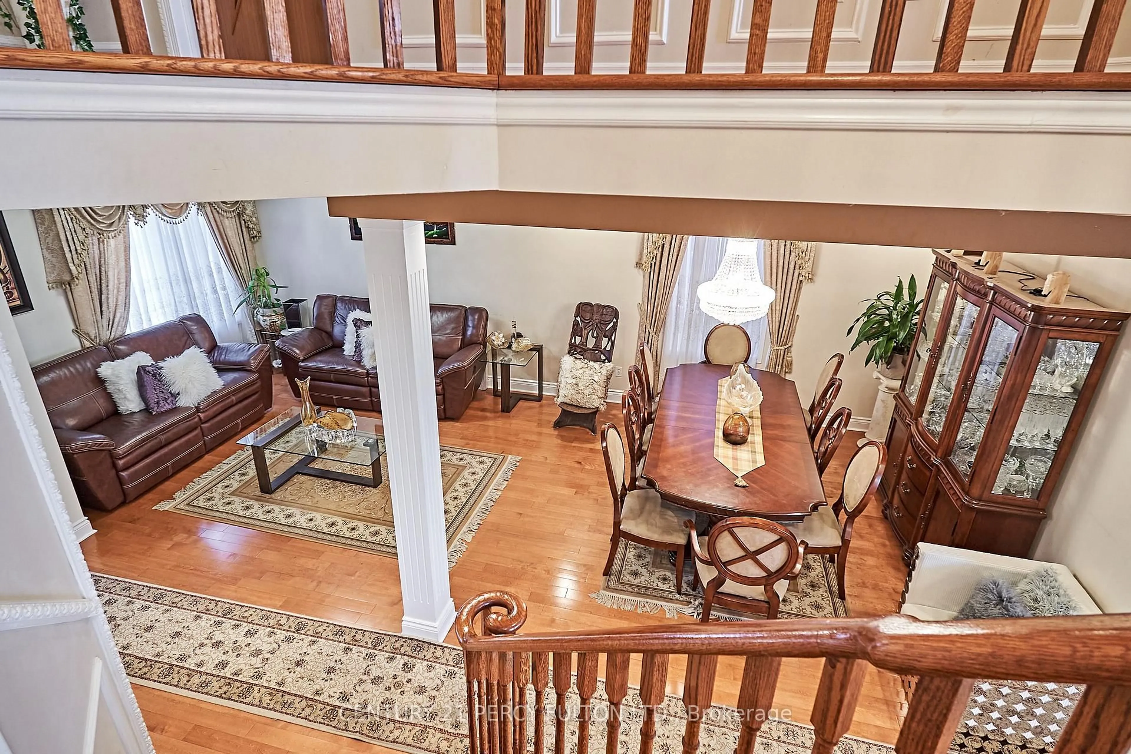 Indoor foyer for 47 Vineyard Ave, Whitby Ontario L1P 1X5