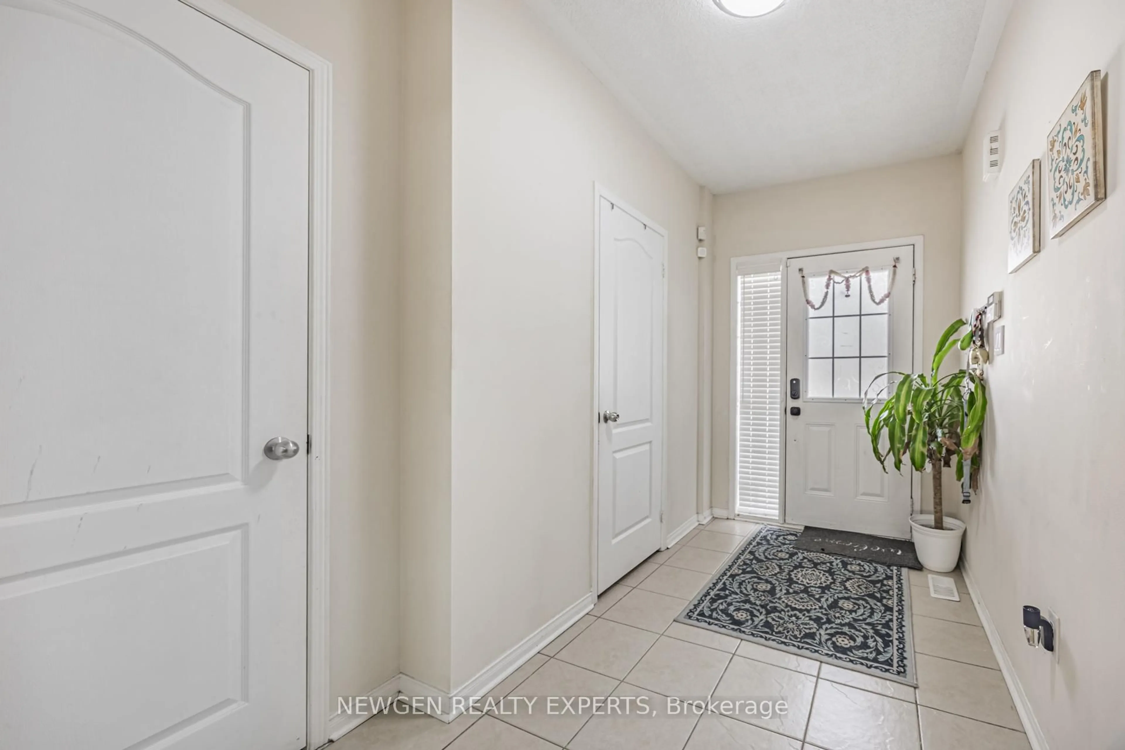Indoor entryway for 57 Beer Cres, Ajax Ontario L1S 0A3
