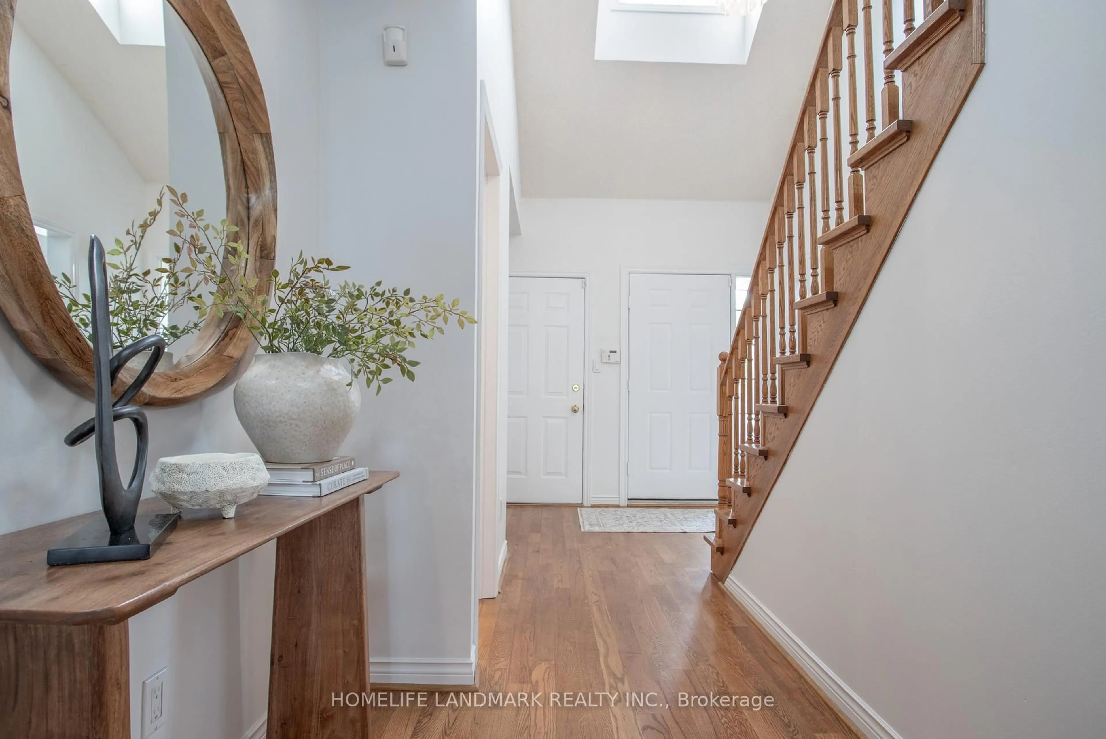 Indoor entryway for 1004 Catskill Dr, Oshawa Ontario L1J 8N7
