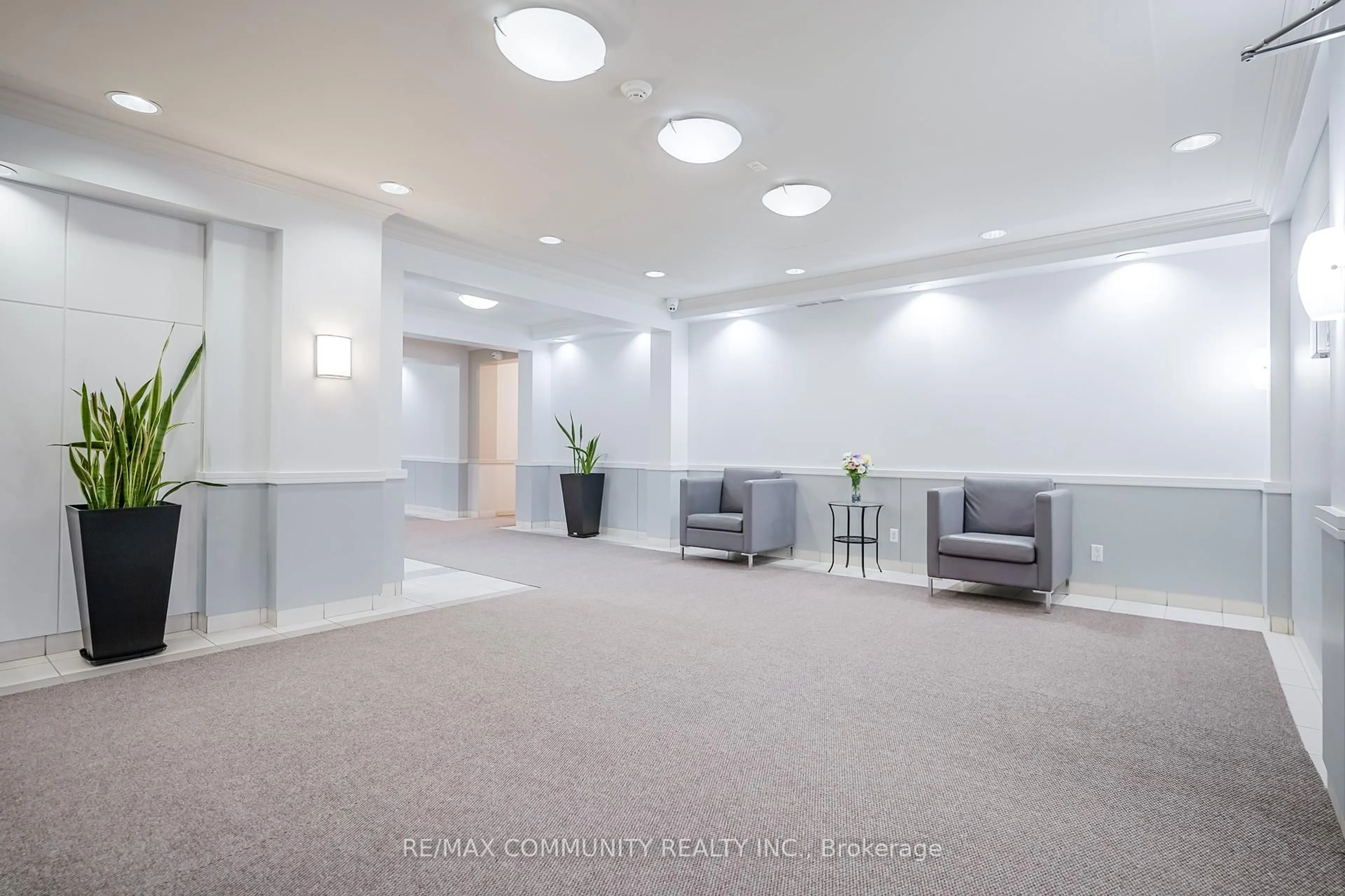 Indoor foyer for 3650 Kingston Rd #701, Toronto Ontario M1M 3X9