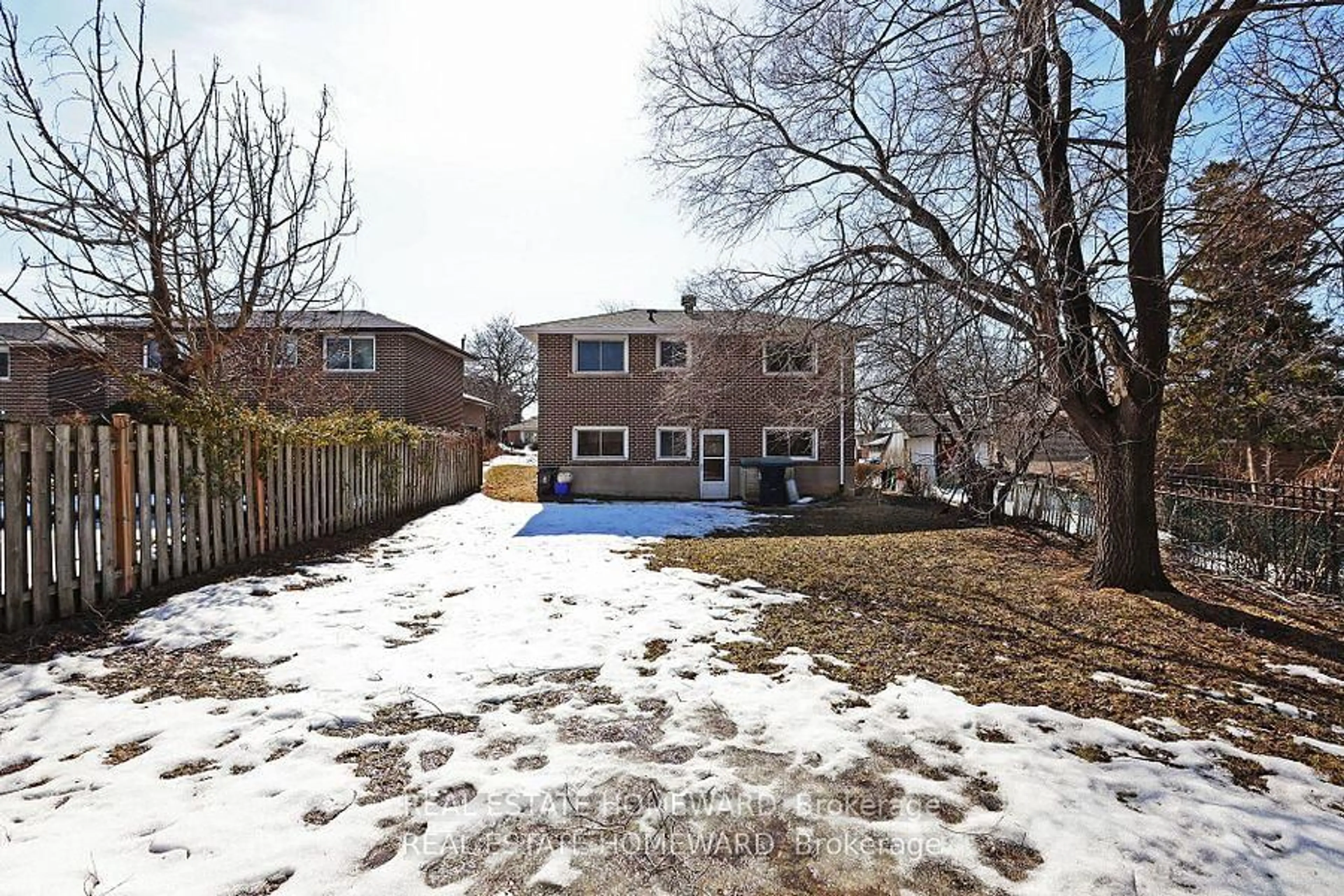 A pic from outside/outdoor area/front of a property/back of a property/a pic from drone, street for 36 Manorglen Cres, Toronto Ontario M1S 1W4