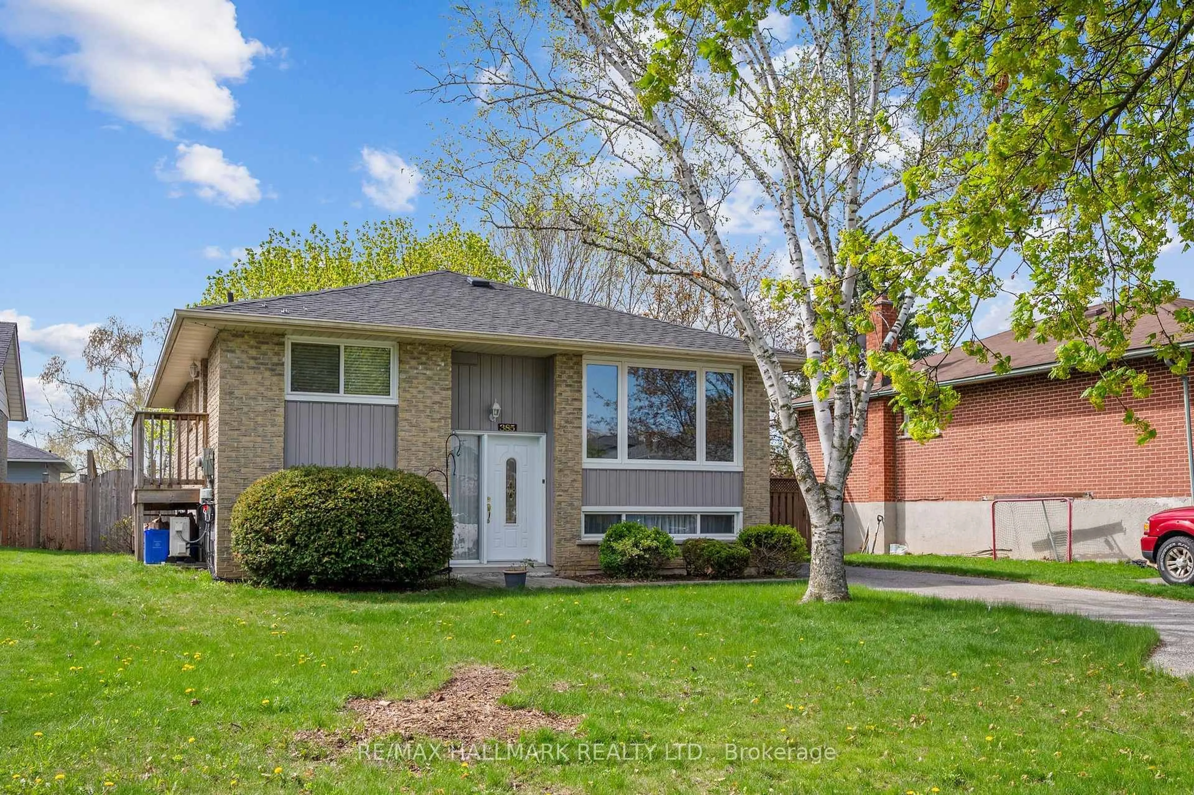 Home with brick exterior material, street for 385 Lambeth Crt, Oshawa Ontario L1G 6W1
