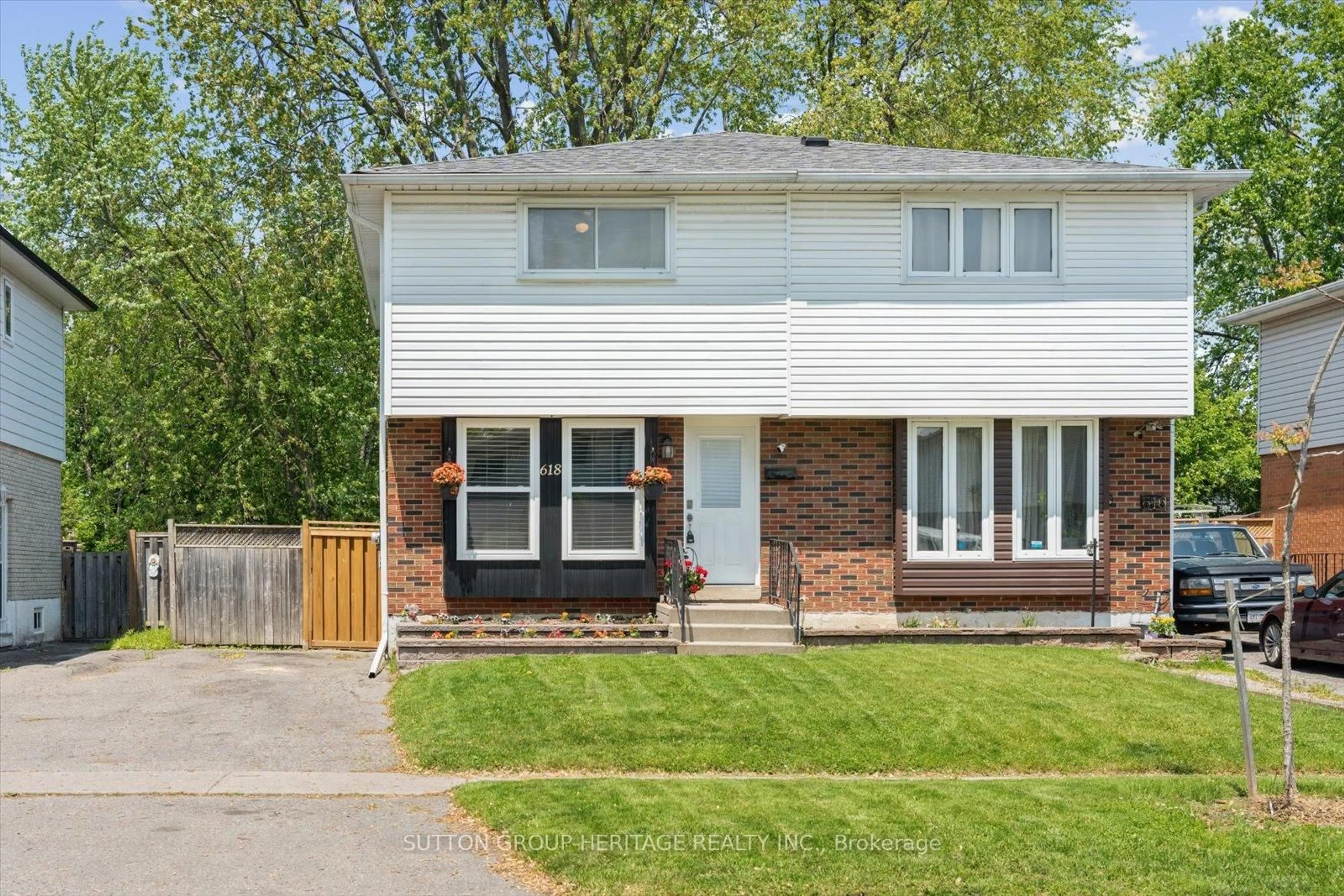 Unknown for 618 Radisson Ave, Oshawa Ontario L1J 1X8