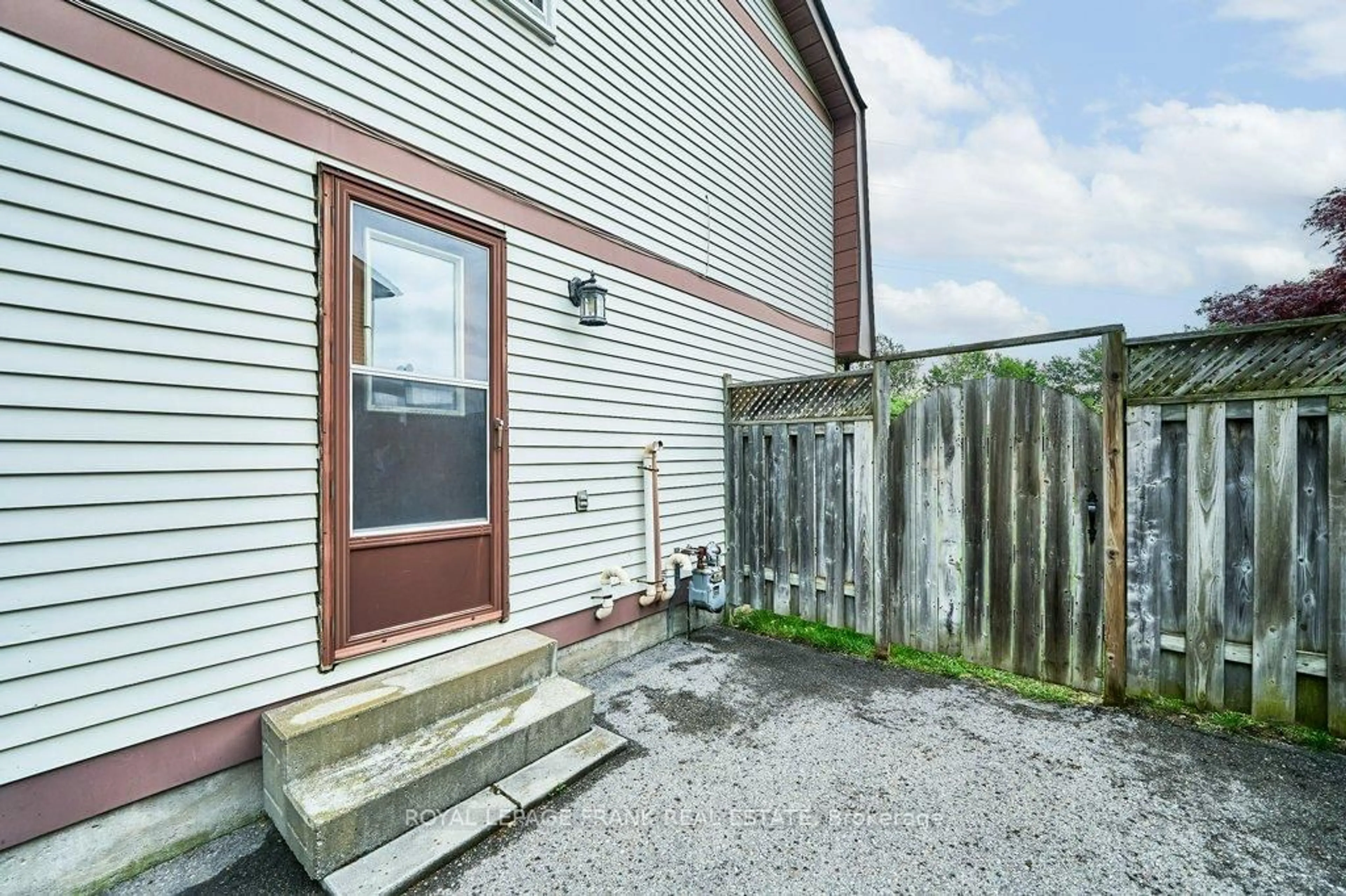 Patio, street for 1269 Ludlow Crt, Oshawa Ontario L1G 7K5