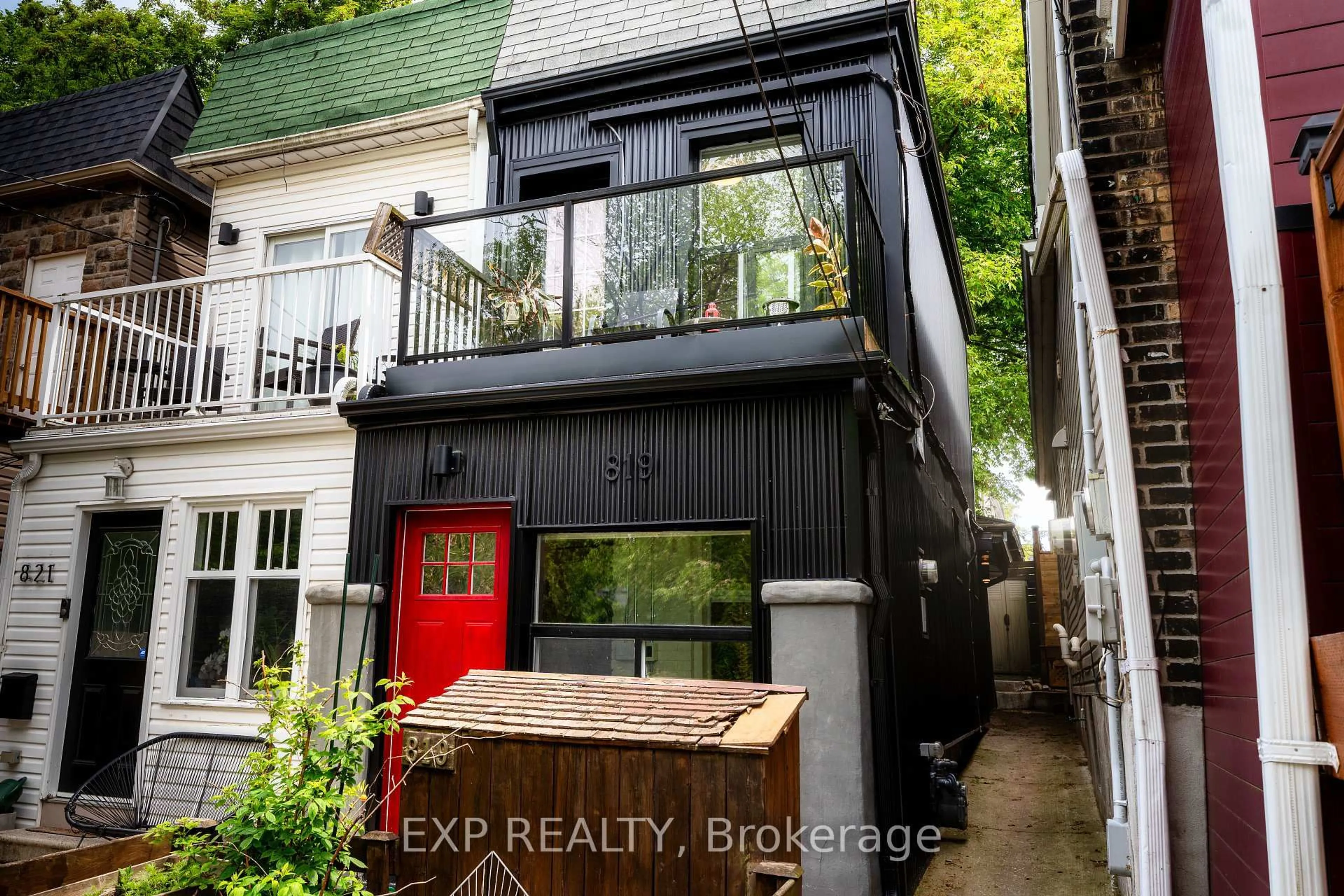 Unknown for 819 Craven Rd, Toronto Ontario M4L 2Z7