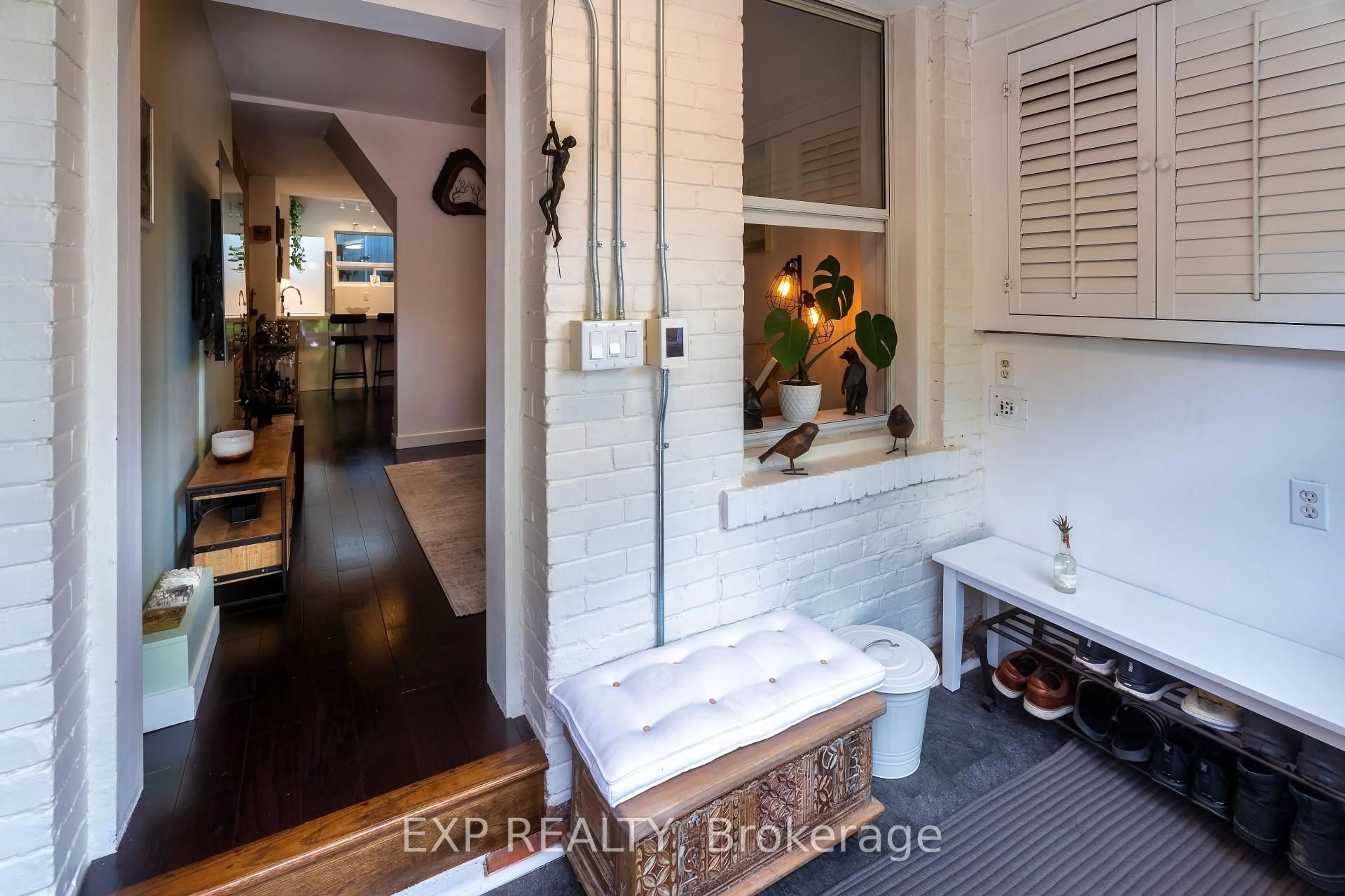 Indoor entryway for 819 Craven Rd, Toronto Ontario M4L 2Z7
