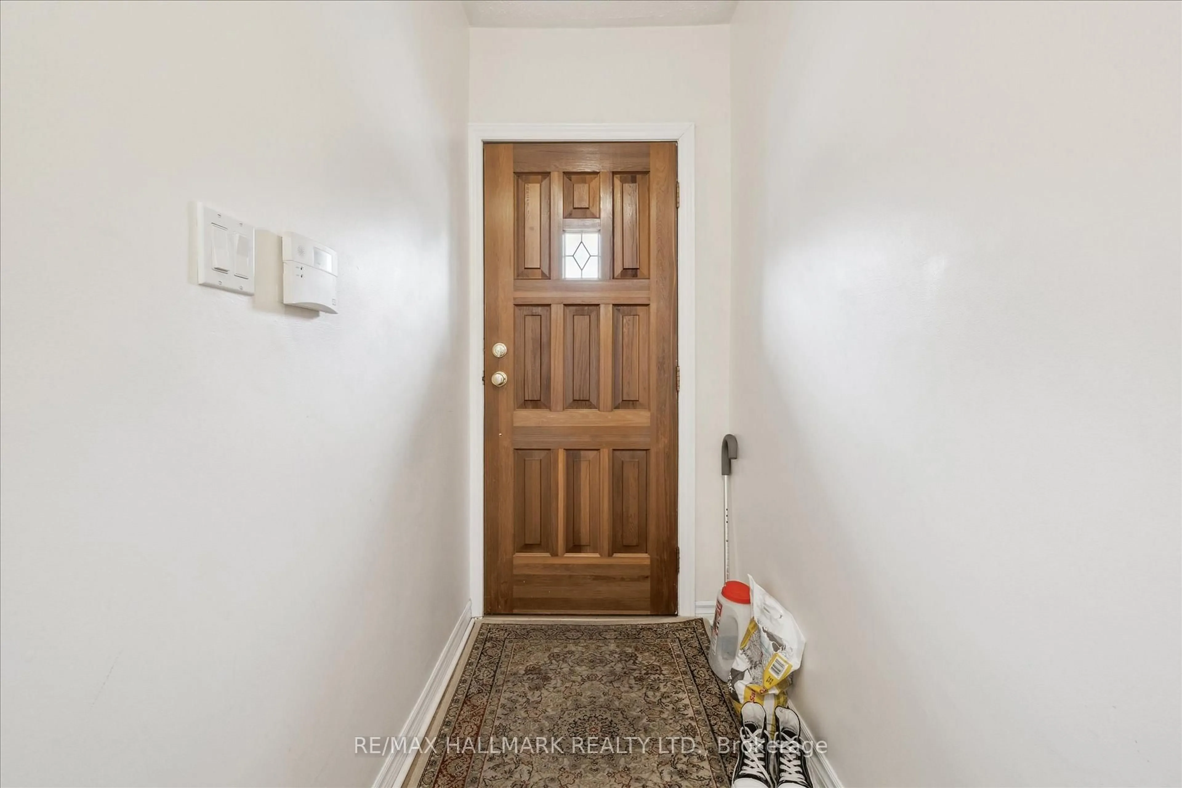 Indoor entryway for 169 Carlaw Ave, Toronto Ontario M4M 2R8