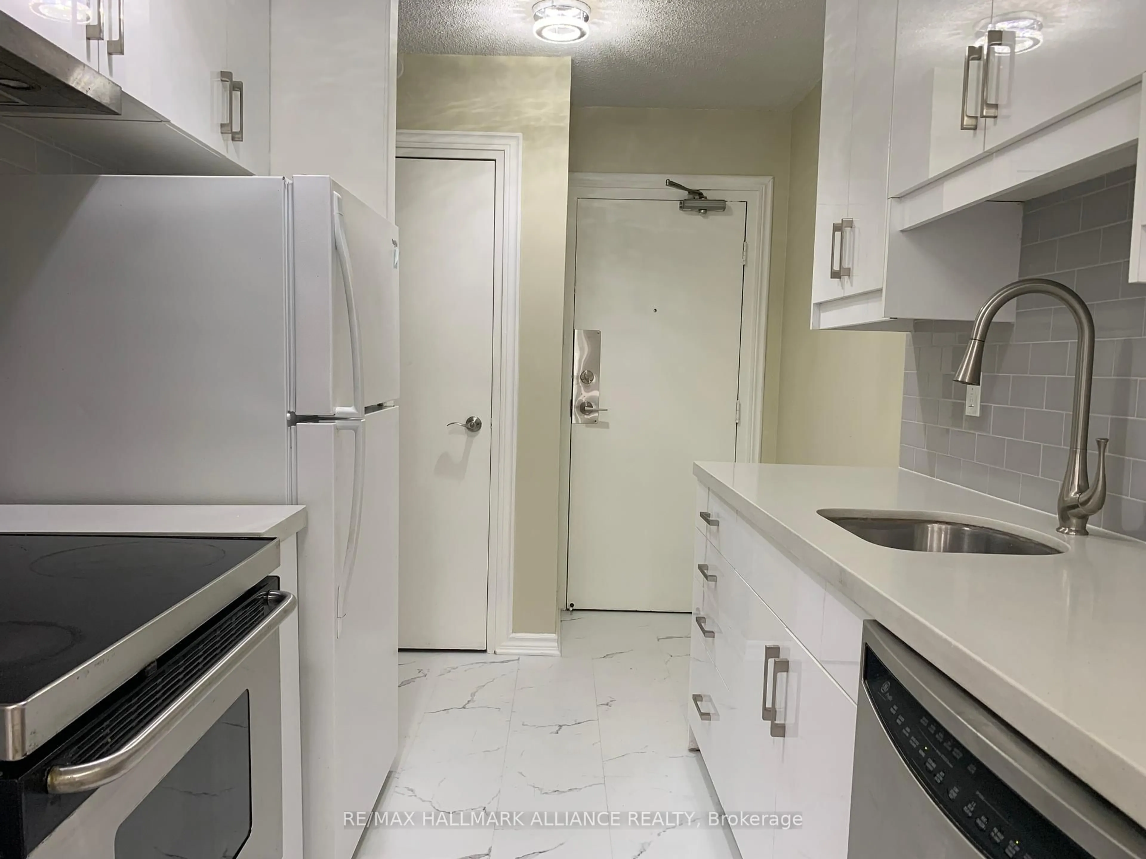 Standard kitchen, unknown for 1950 Kennedy Rd #108, Toronto Ontario M1P 4S9