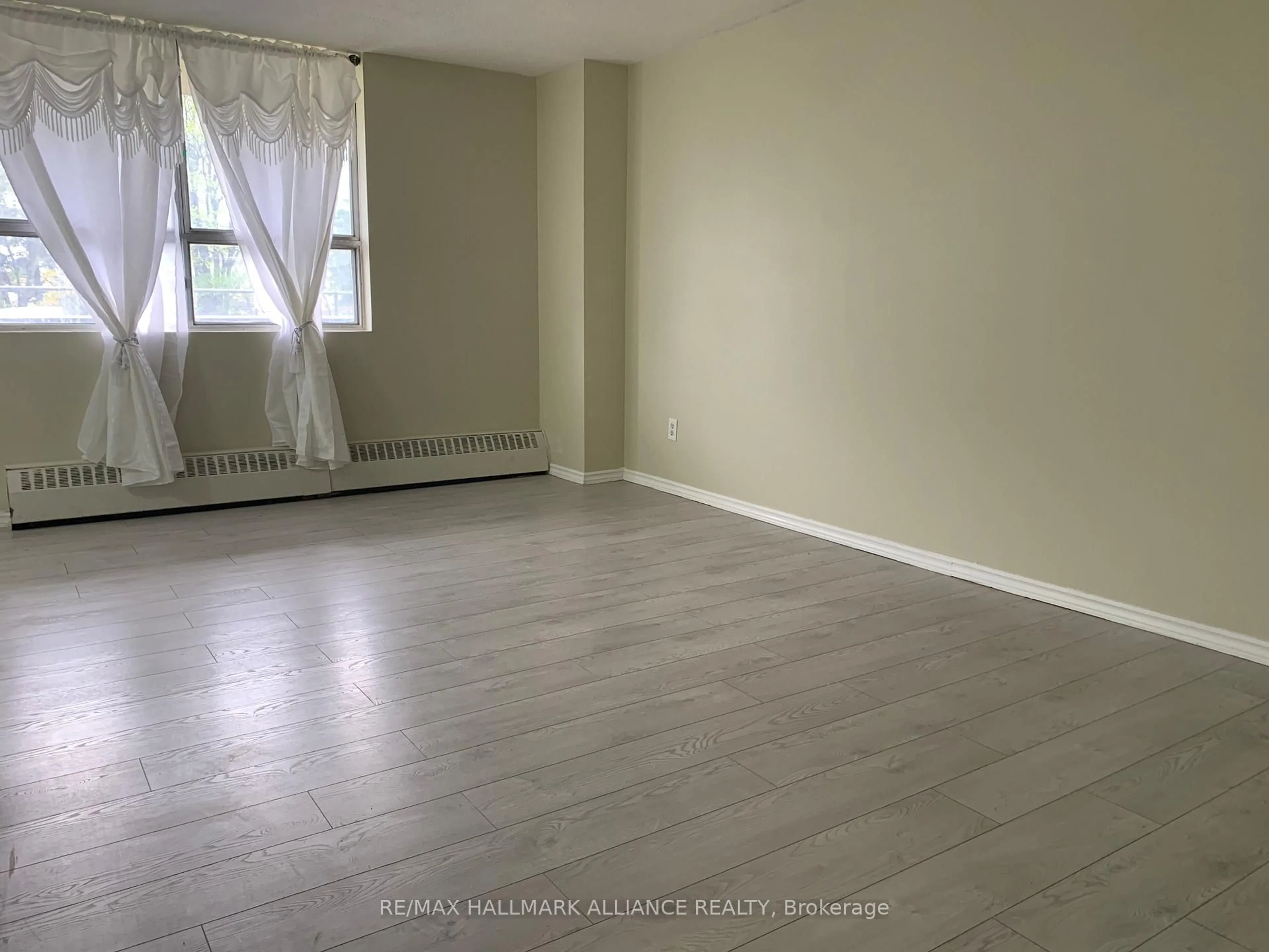 A pic of a room for 1950 Kennedy Rd #108, Toronto Ontario M1P 4S9