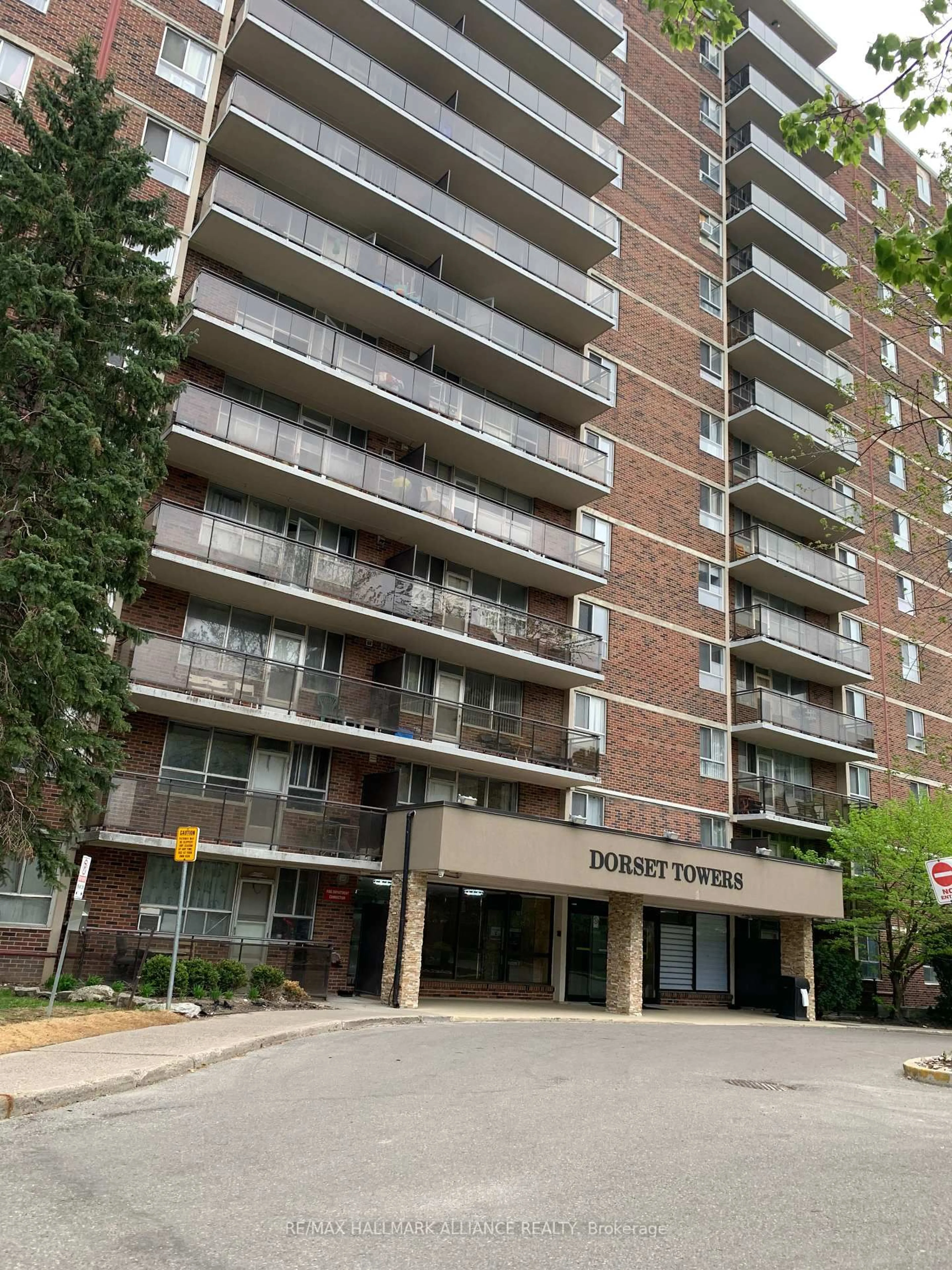 Indoor foyer for 1950 Kennedy Rd #108, Toronto Ontario M1P 4S9