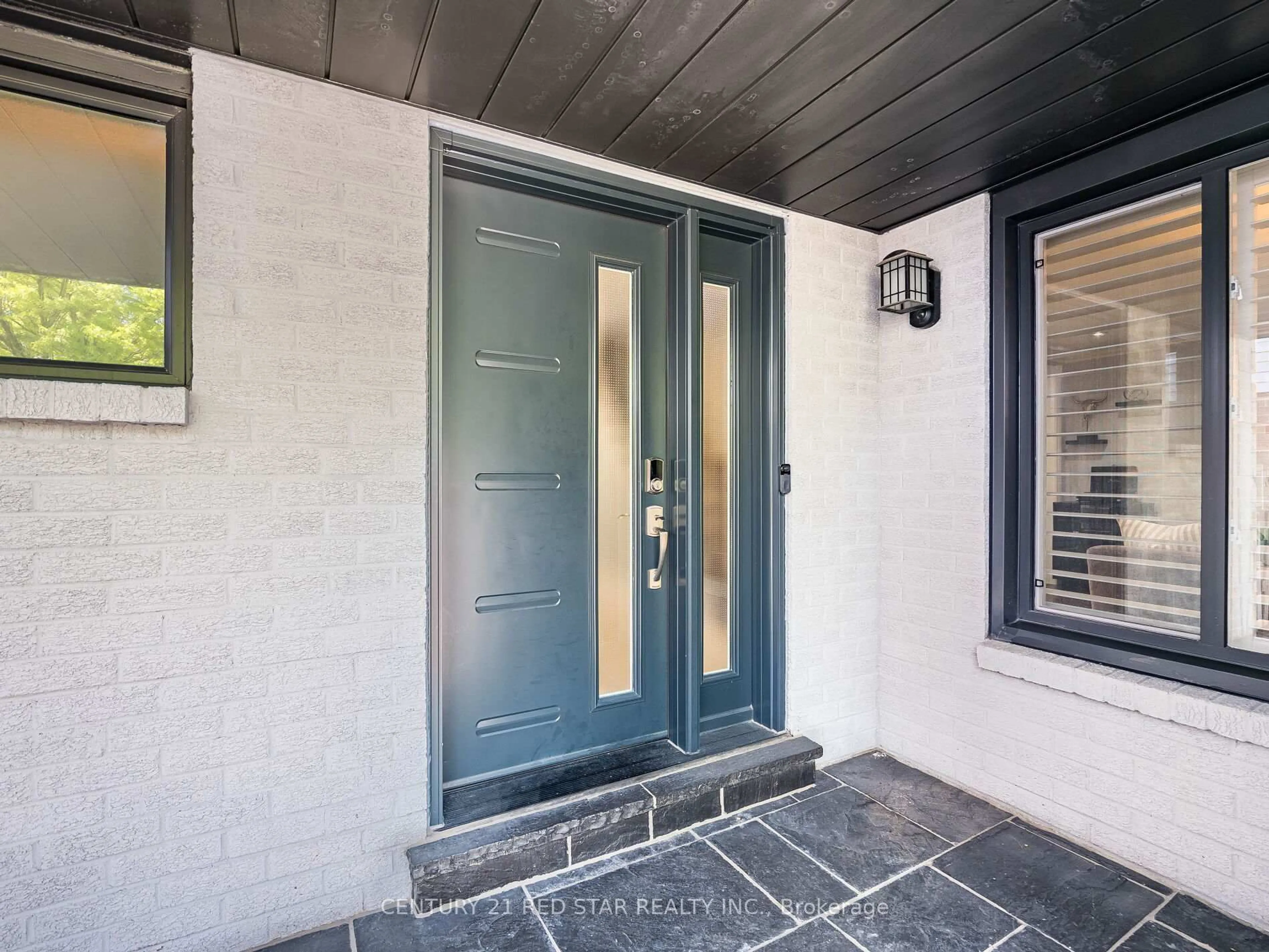 Indoor entryway for 1641 Middleton St, Pickering Ontario L1X 2L5