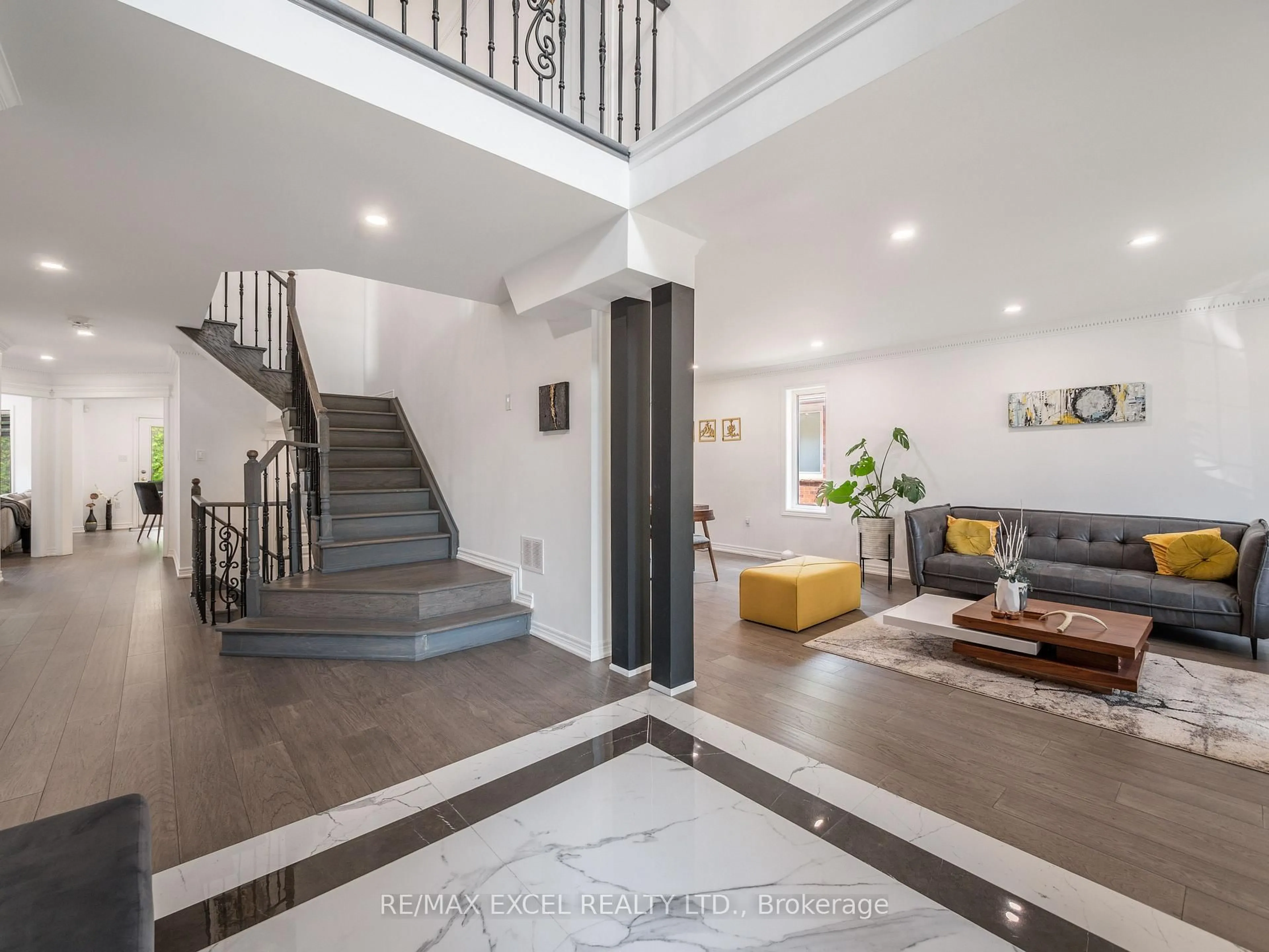 Indoor foyer for 143 Samac Tr, Oshawa Ontario L1G 7V9