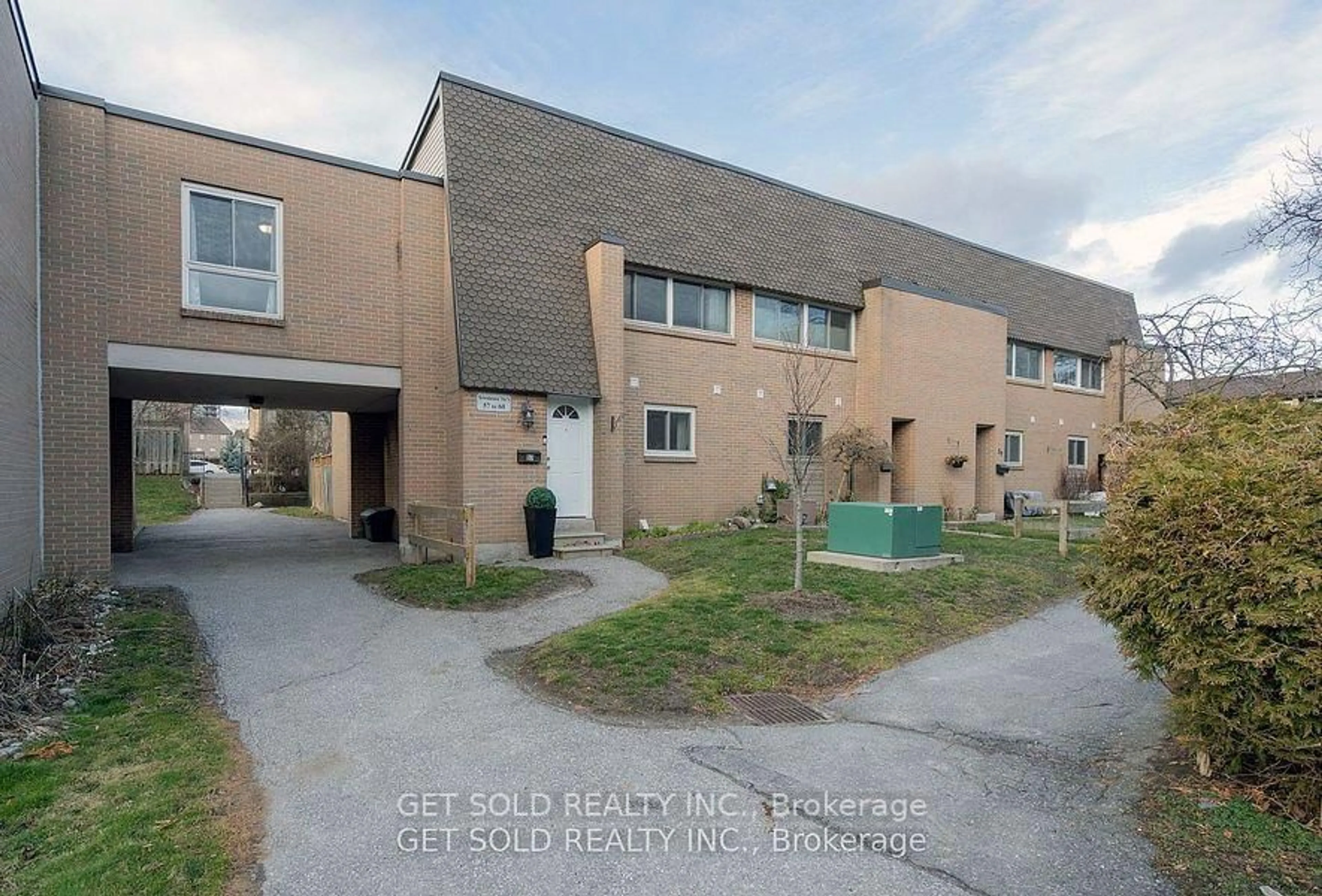 A pic from outside/outdoor area/front of a property/back of a property/a pic from drone, street for 1235 Radom St #57, Pickering Ontario L1W 1J3