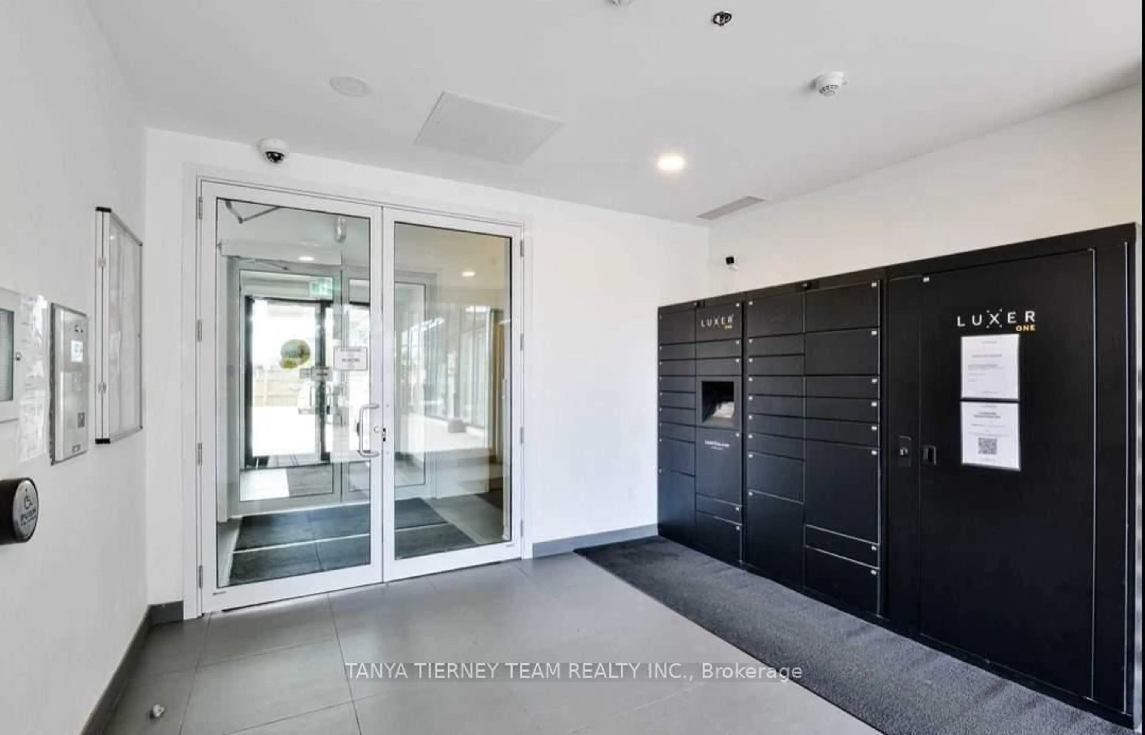 Indoor foyer for 1900 Simcoe St #535, Oshawa Ontario L1G 4Y3